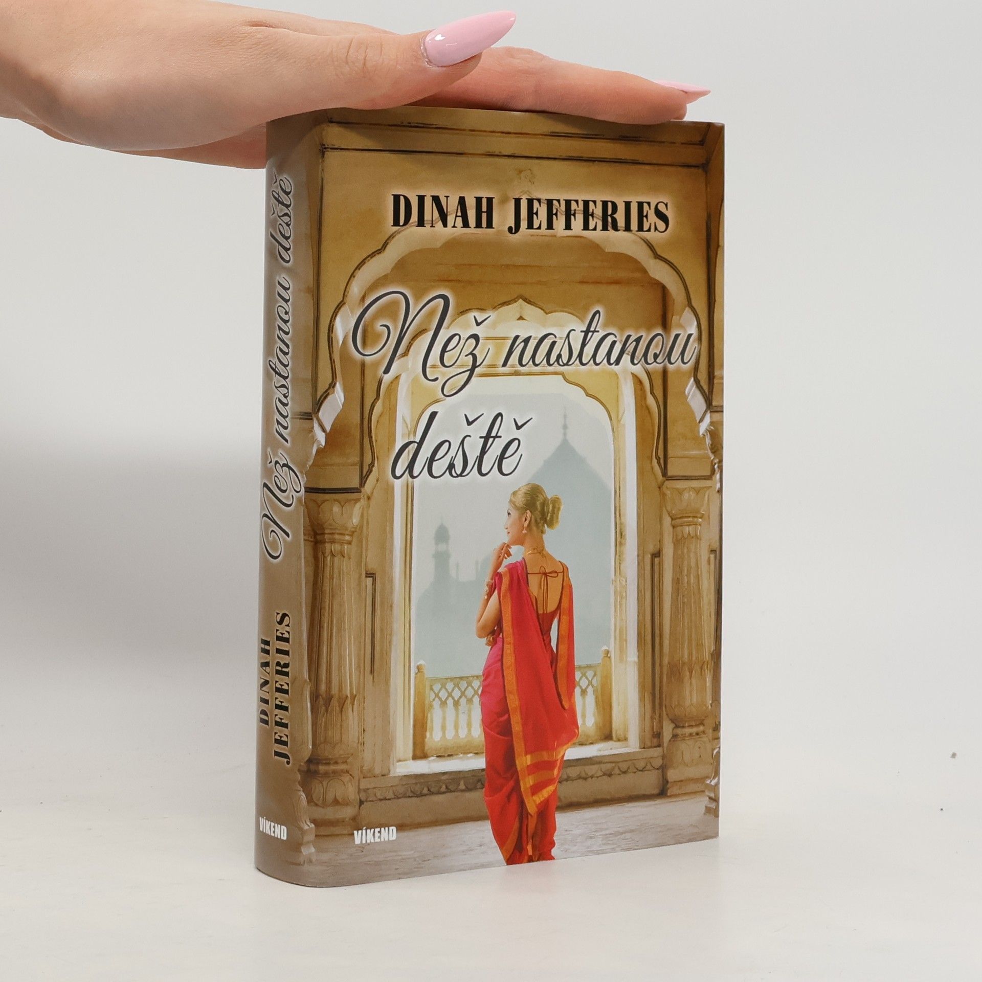 Dinah Jefferies Než nastanou deště