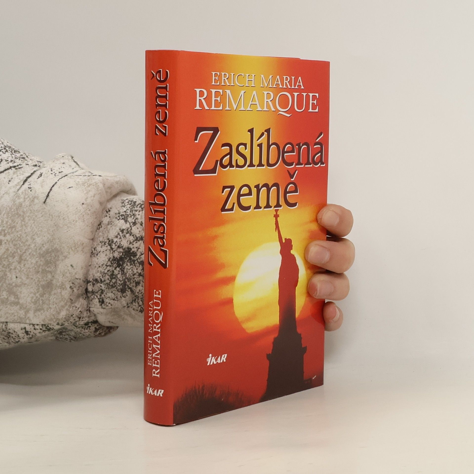 Erich Maria Remarque Zaslíbená země