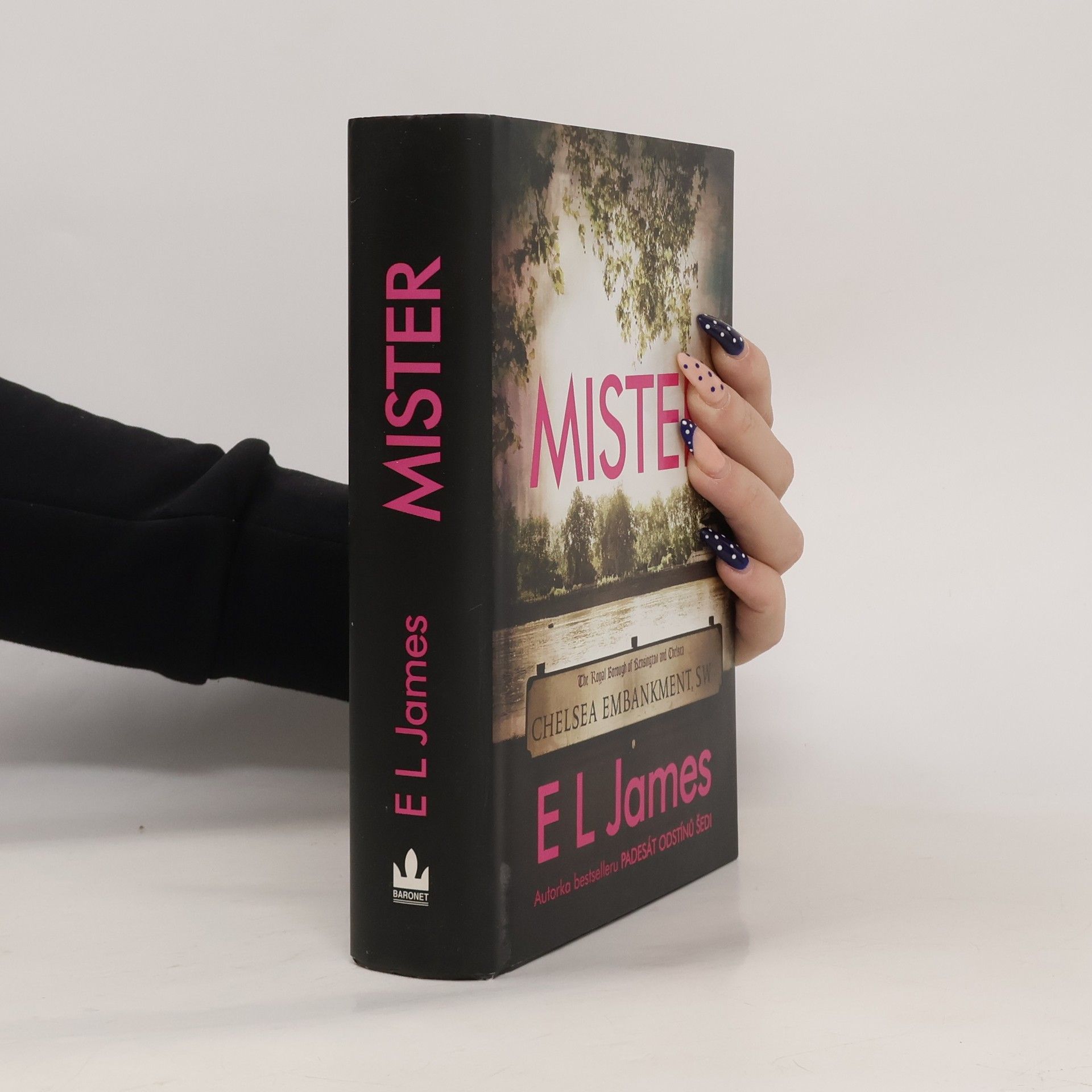 E L James Mister