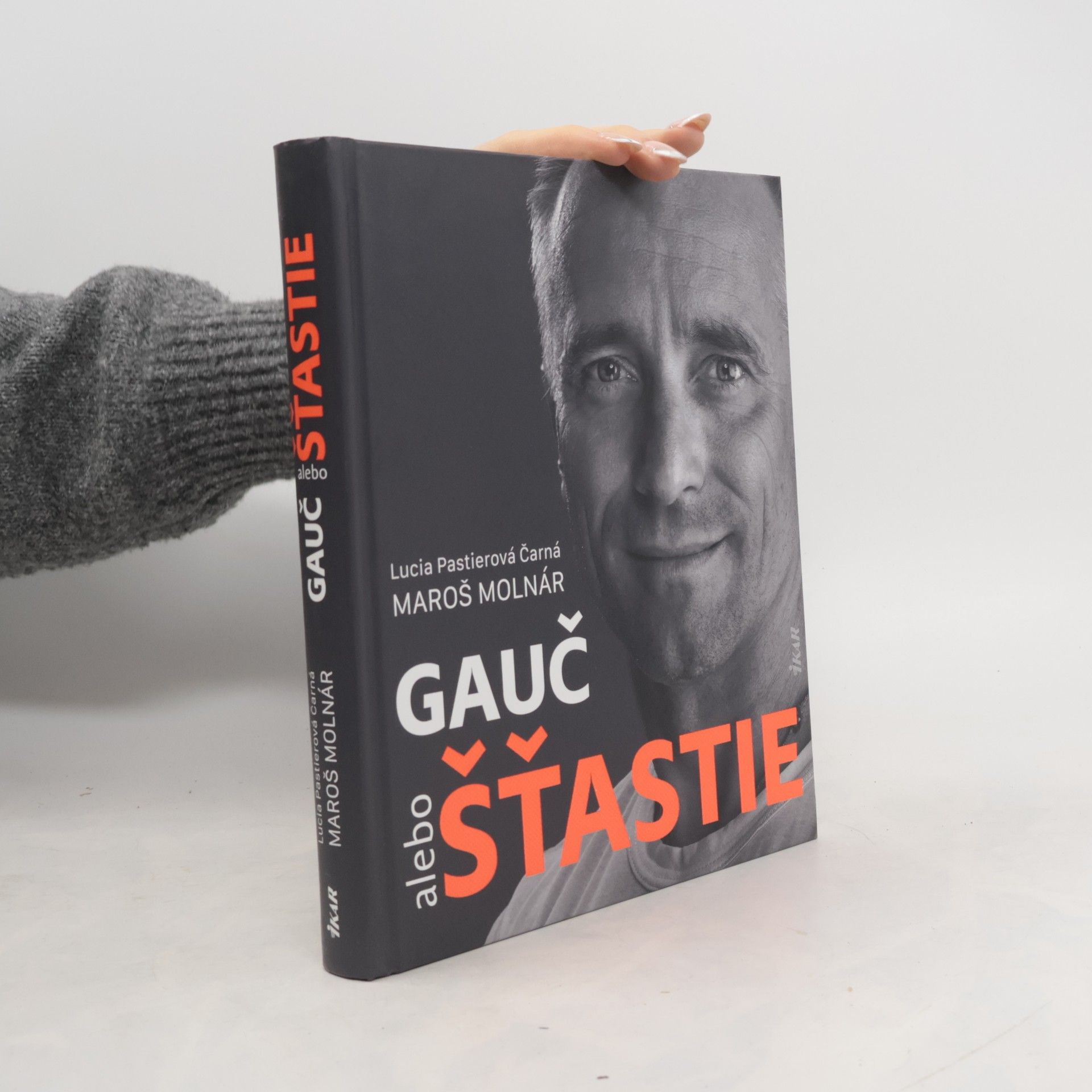 Lucia Pastierová Čarná Gauč alebo šťastie