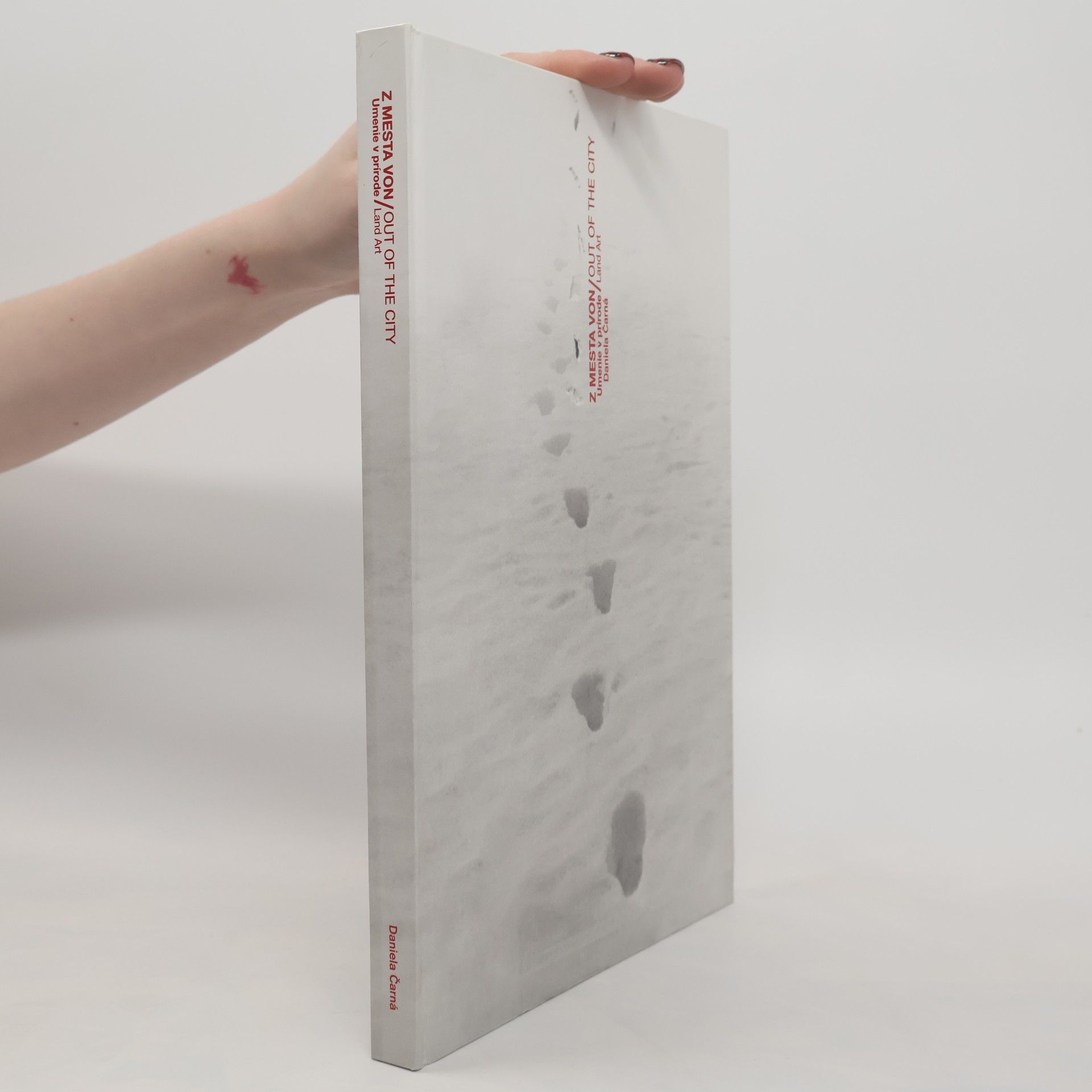 Z mesta von. Umenie v prírode. Out of the city