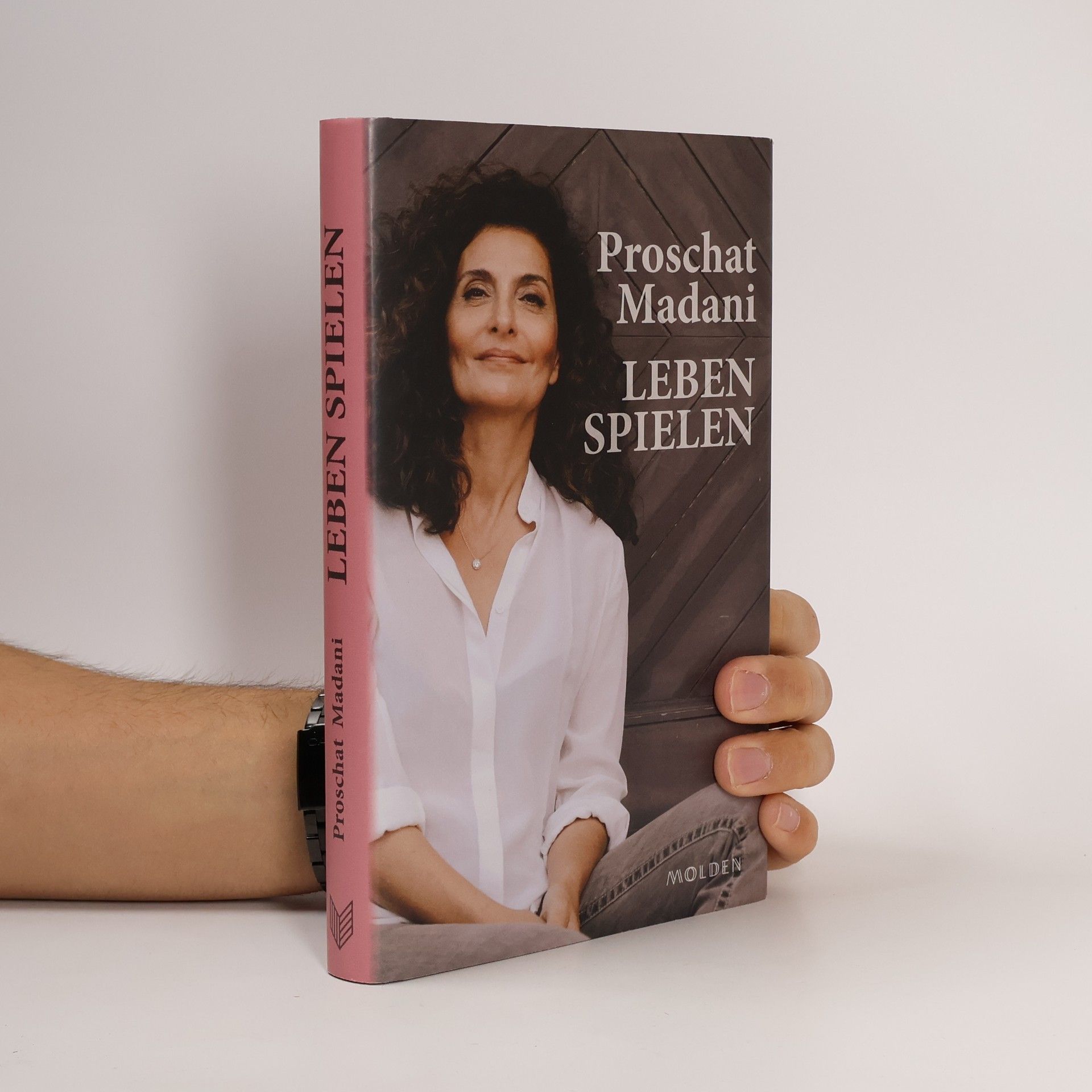 Proschat Madani Leben spielen