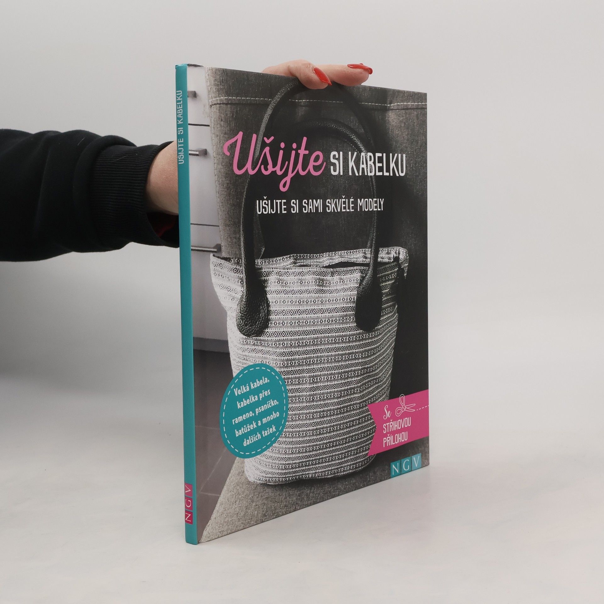 Vanessa Schmitt Ušijte si kabelku