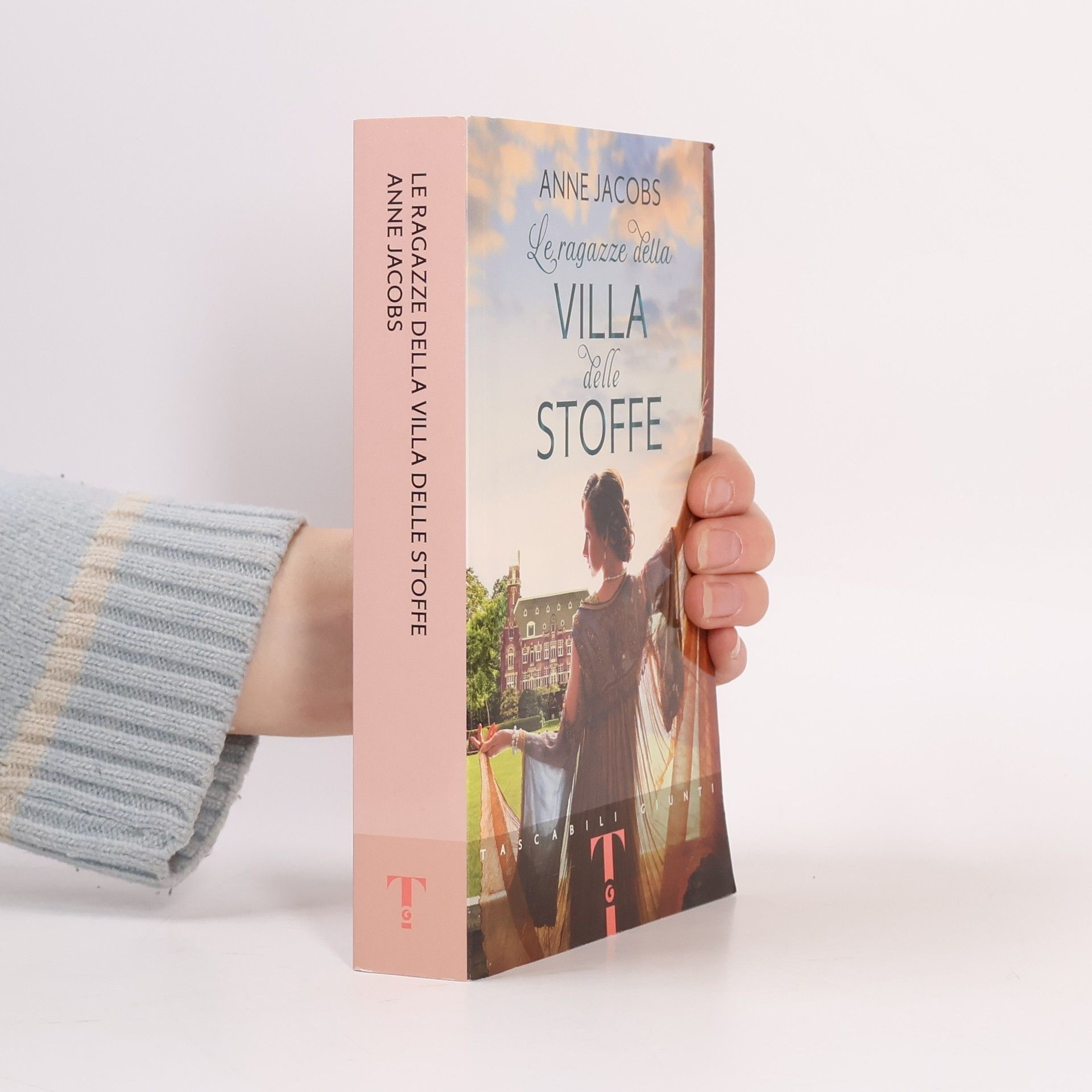 Anne Jacobs Tascabili Giunti: Le ragazze della Villa delle Stoffe