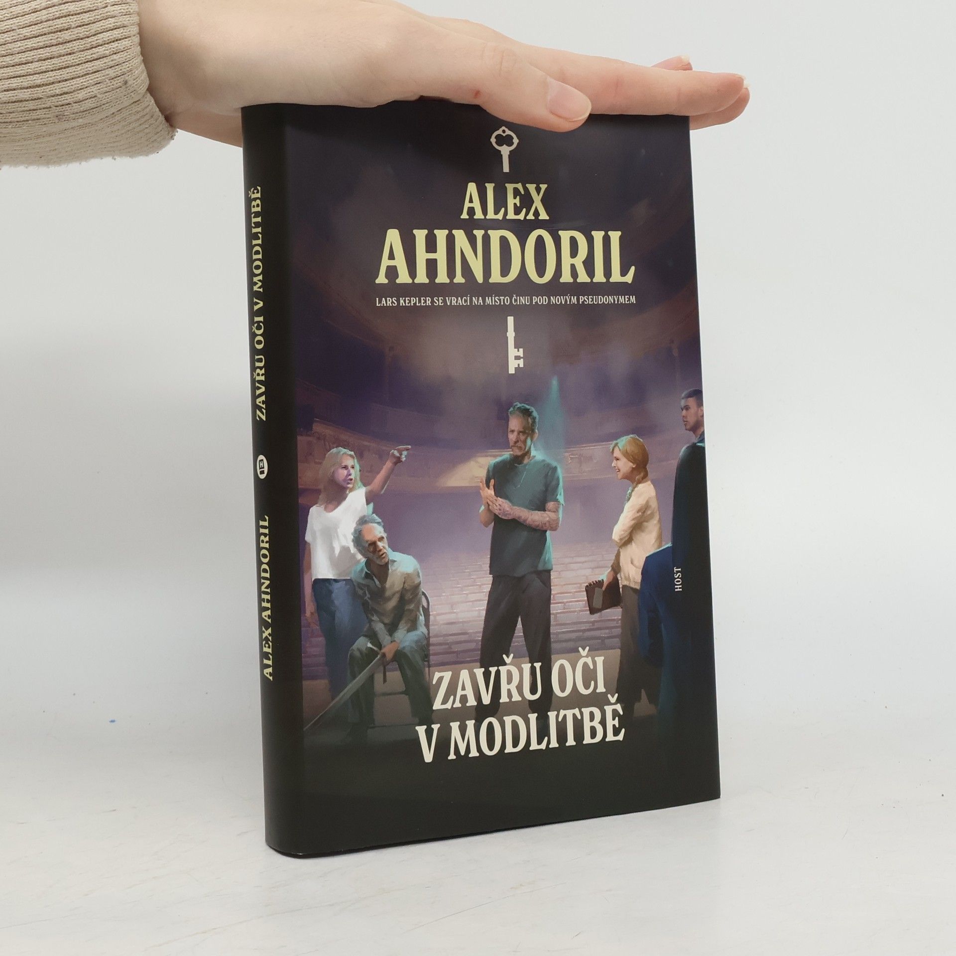 Lars Kepler Zavřu oči v modlitbě