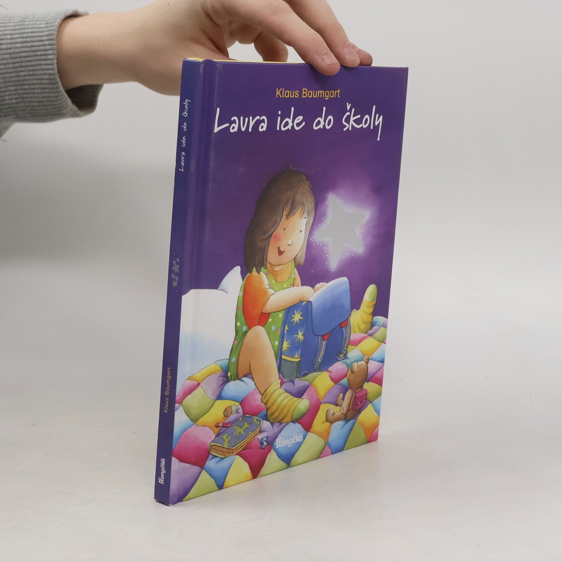 Klaus Baumgart Laura ide do školy