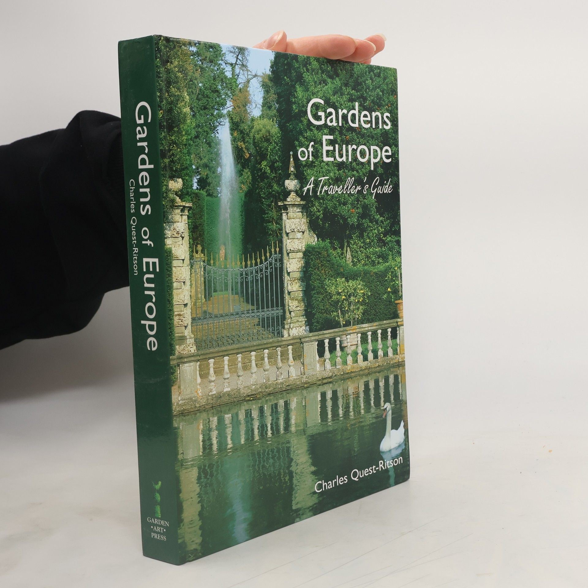 Charles Quest-Ritson Gardens of Europe