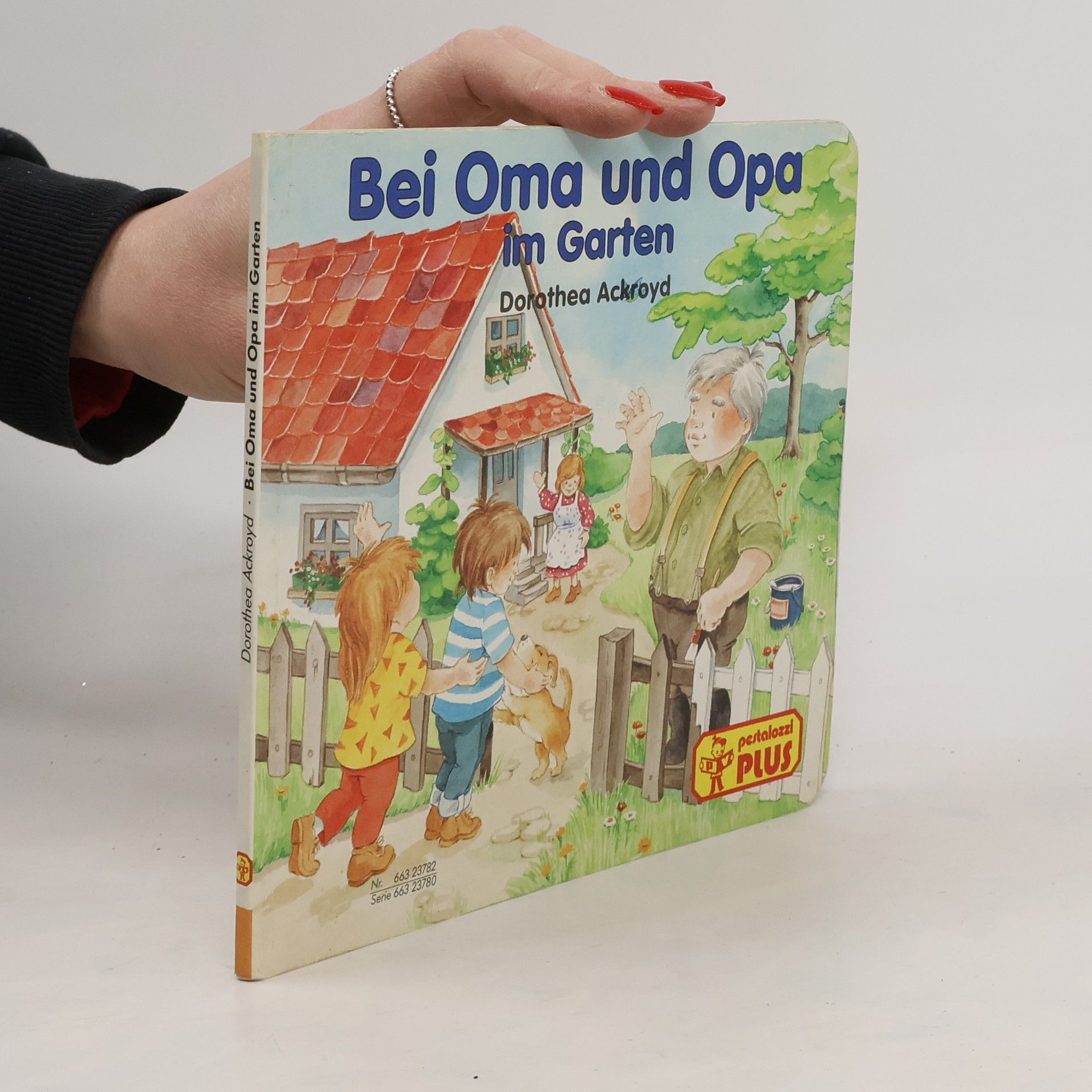 Dorothea Ackroyd Bei Oma und Opa im Garten