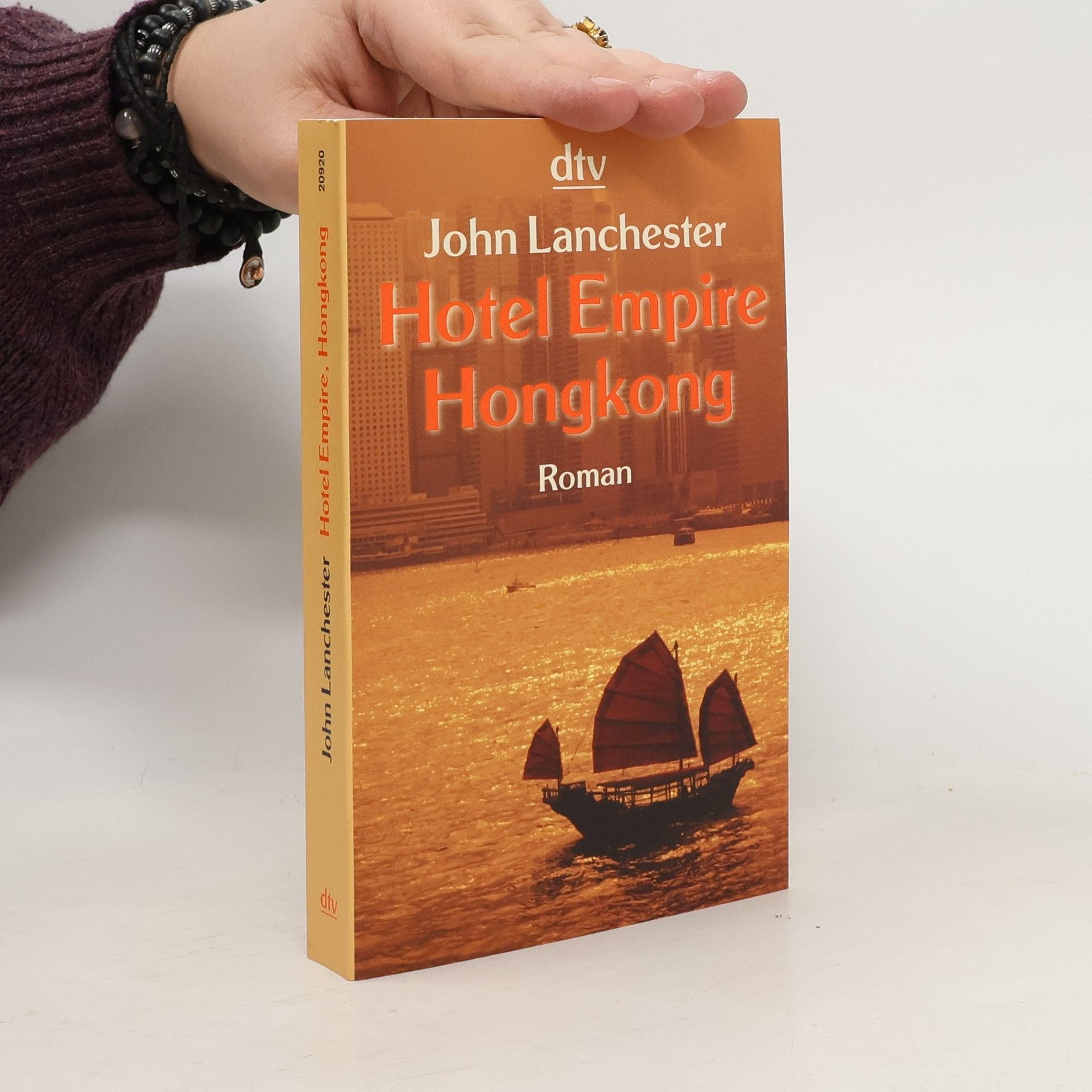 John Lanchester Hotel Empire, Hongkong