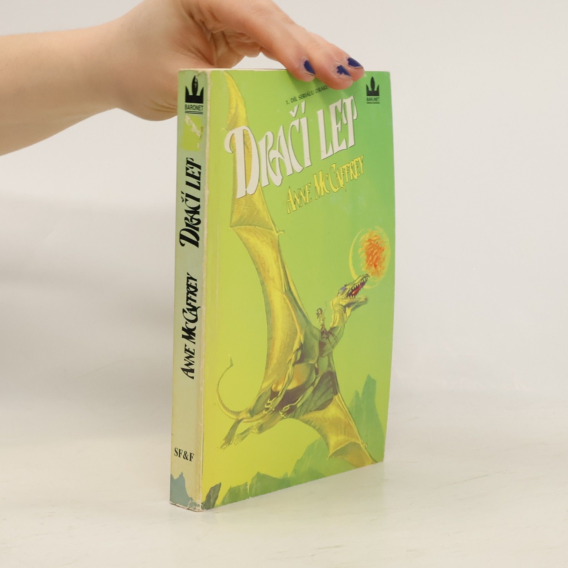 Anne Mac Caffrey Drakeni z Pernu 1. Dračí let