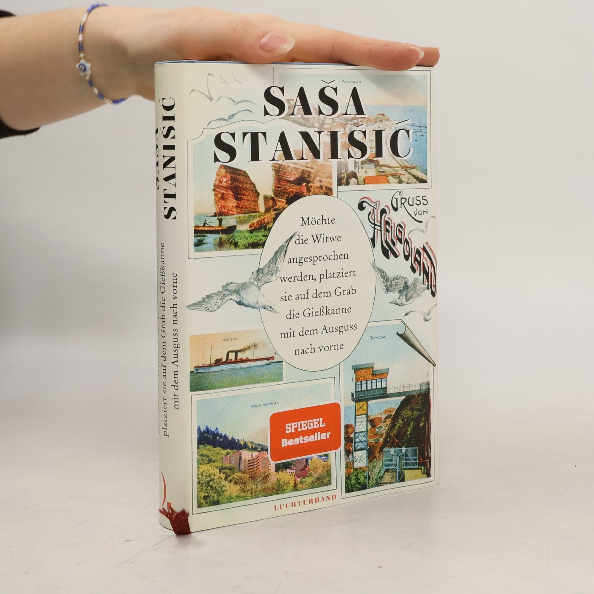 Möchte die Witwe angesprochen werden, platziert sie auf dem Grab die Gießkanne mit dem Ausguss nach vorne