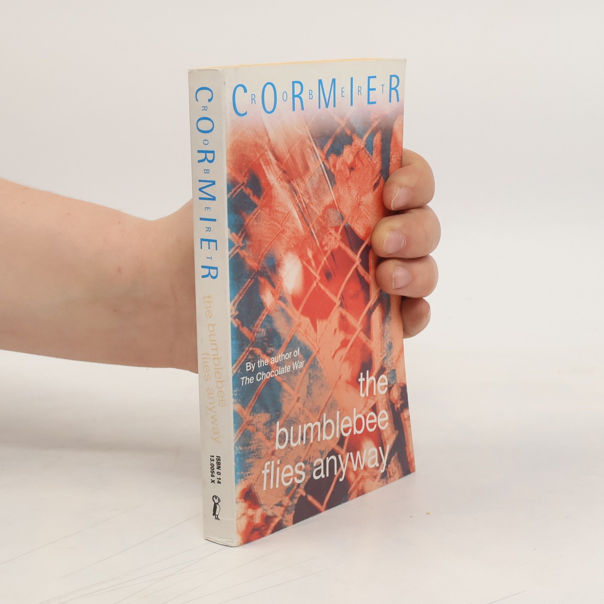 Robert Cormier Puffin Teenage Fiction S.: The Bumblebee Flies Anyway