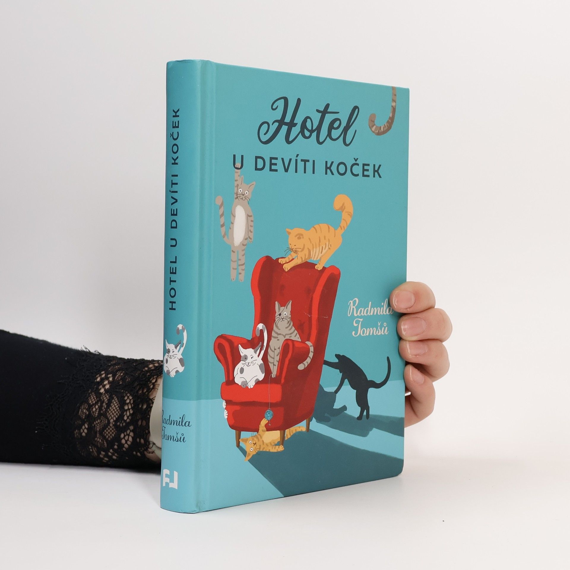 Hotel U devíti koček