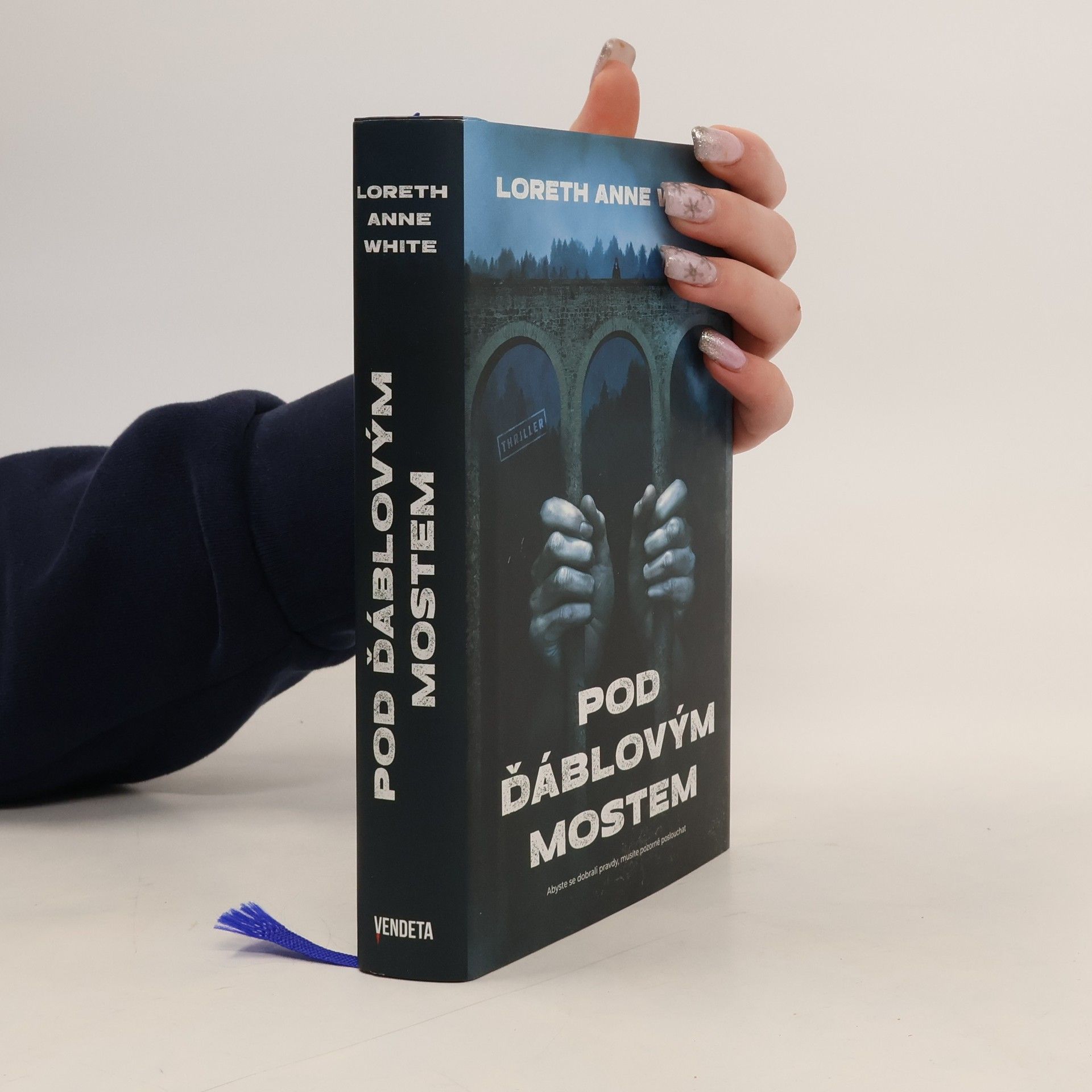 Loreth Anne White Pod ďáblovým mostem