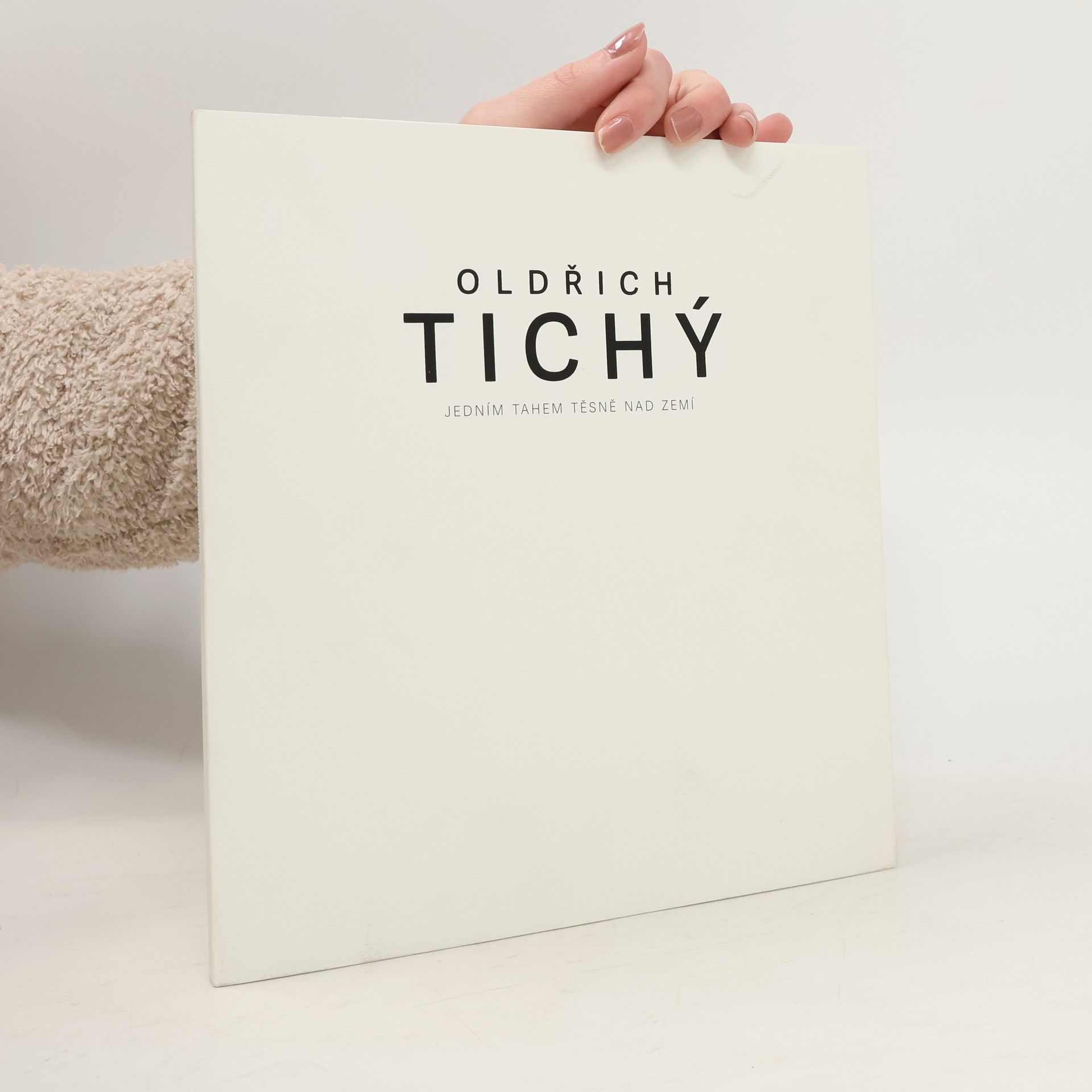 Oldřich Tichý Jedním tahem těsně nad zemí