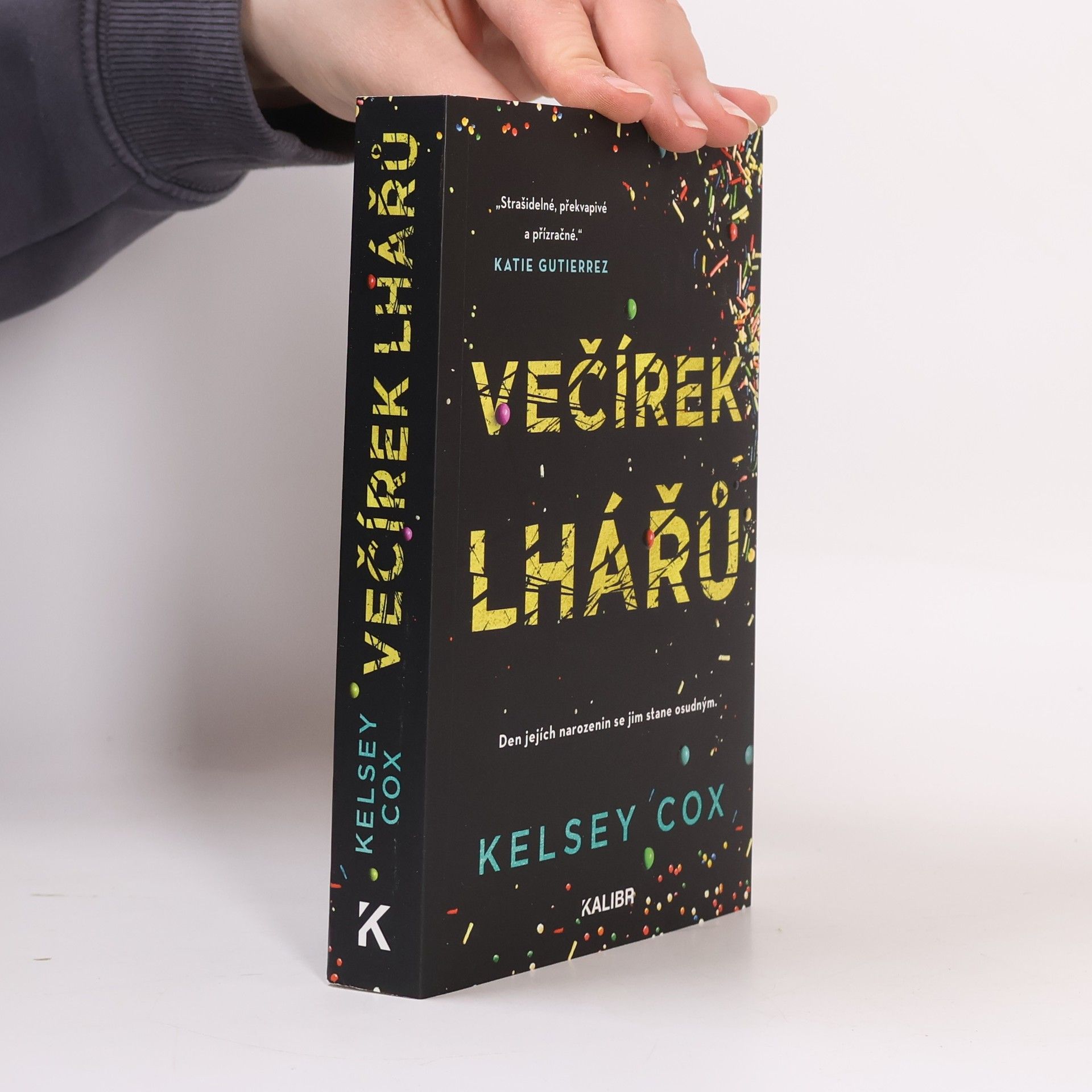 Kelsey Cox Večírek lhářů