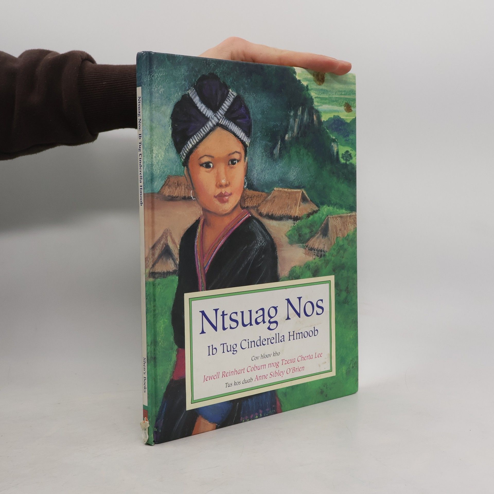 Tzexa Cherta Lee Ntsuag Nos Ib Tug Cinderella Hmoob