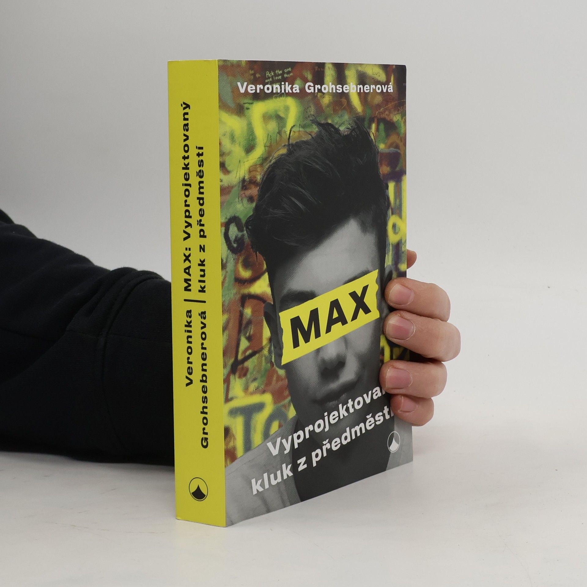 Max, vyprojektovaný kluk z předměstí