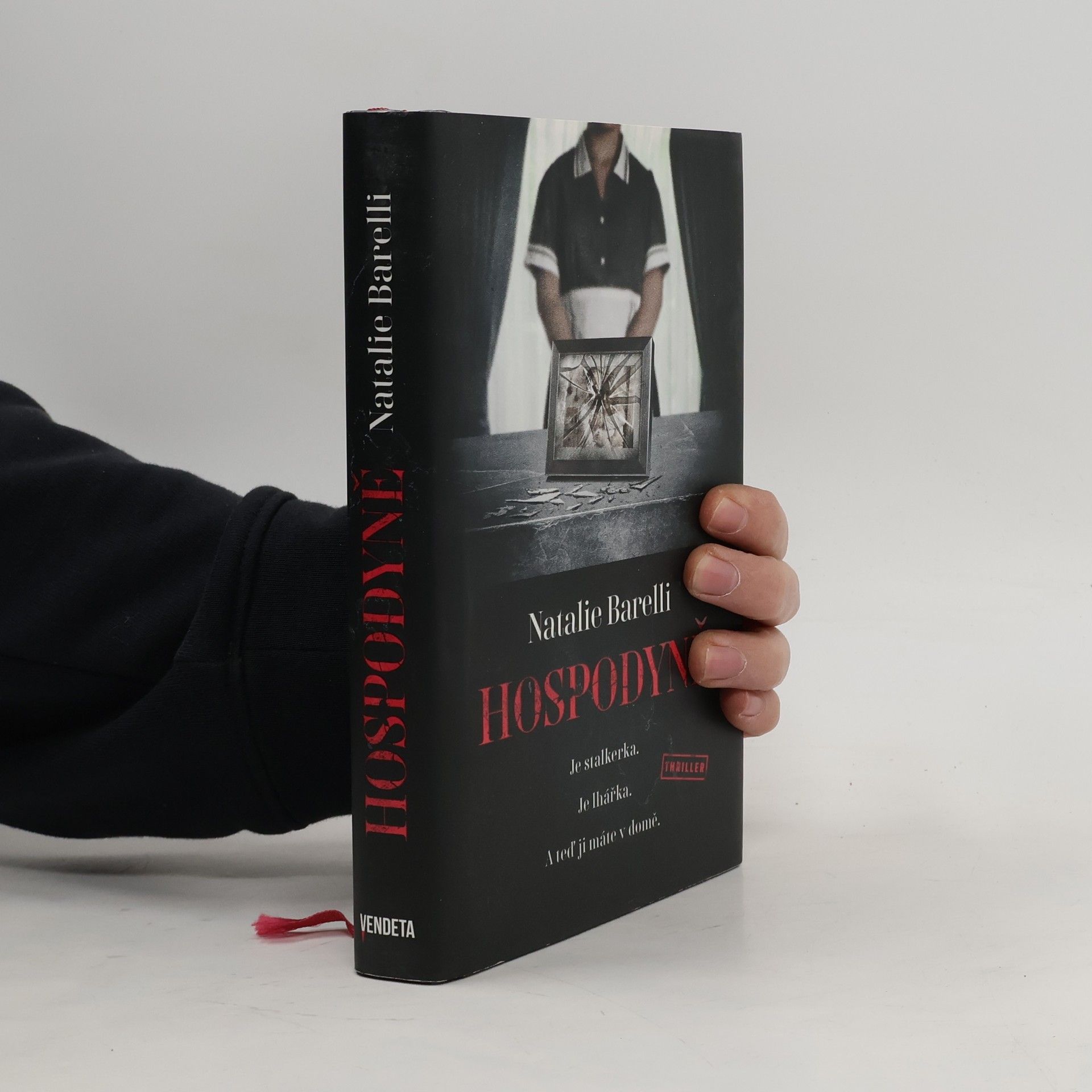 Natalie Barelli Hospodyně