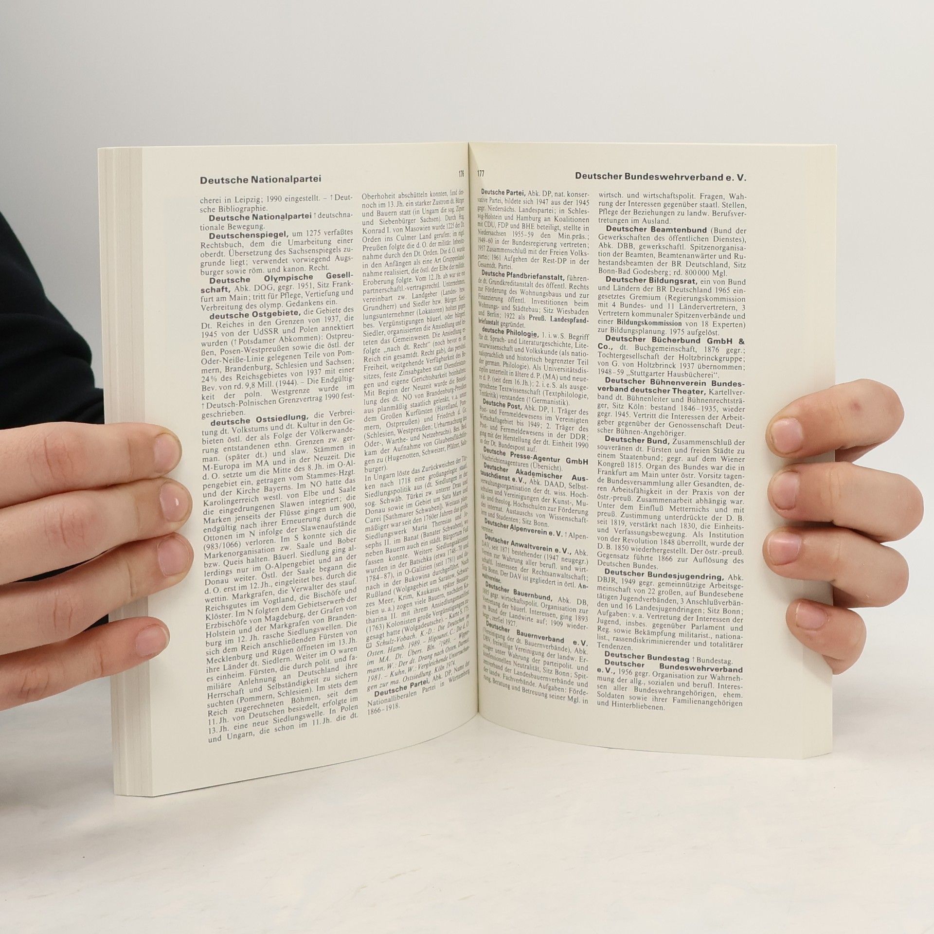 Meyers Meyers grosses Taschenlexikon : in 24 Bänden. Bd. 5, Con-Dug