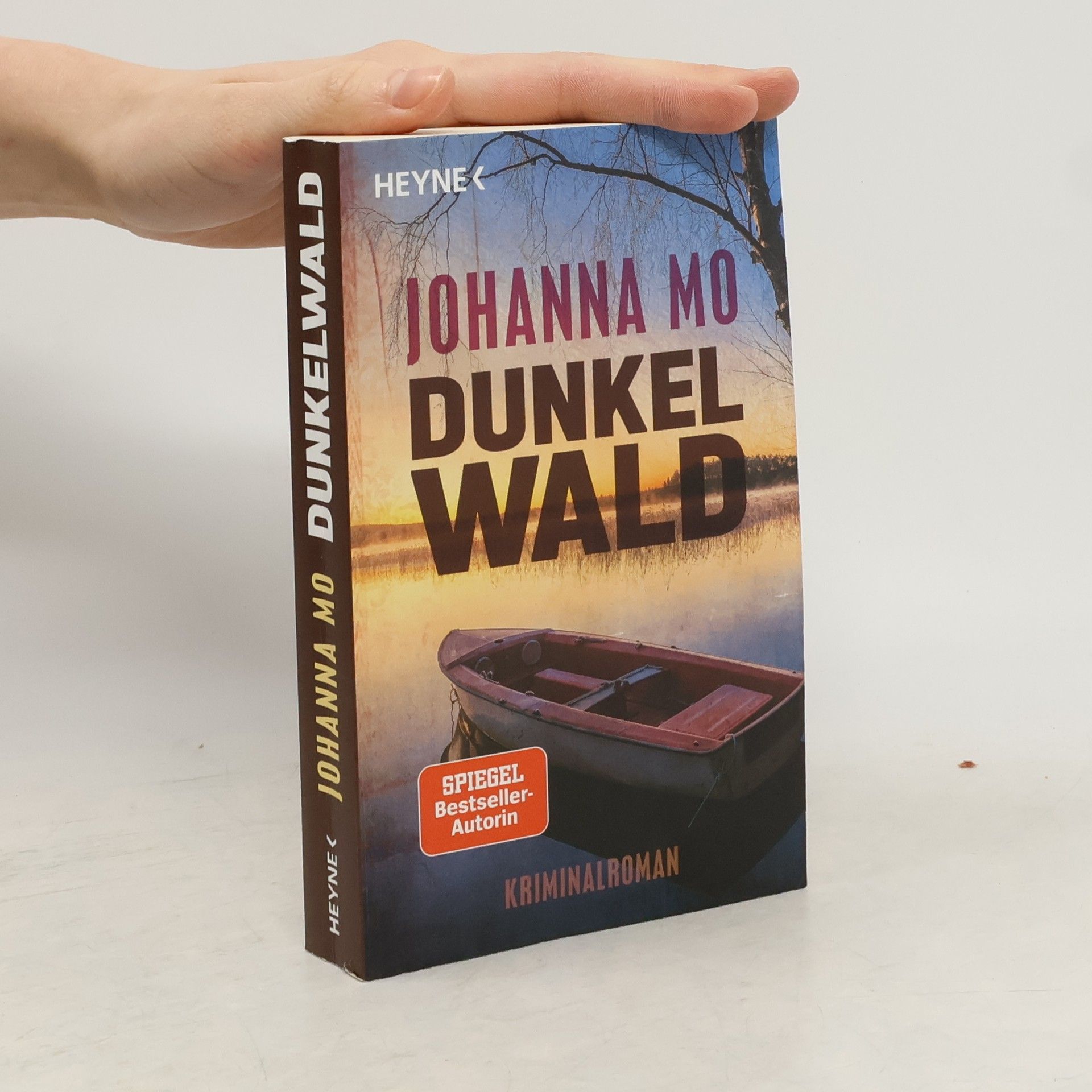 Johanna Mo Dunkelwald