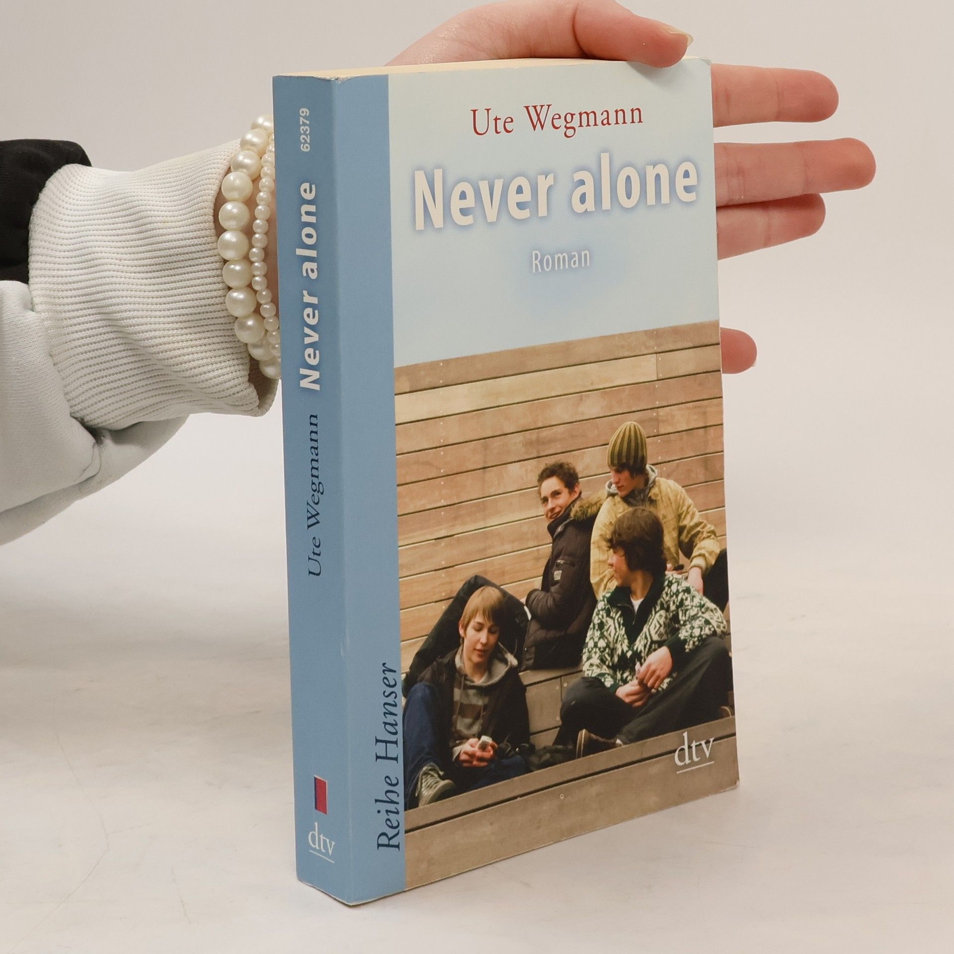 Ute Wegmann Never alone