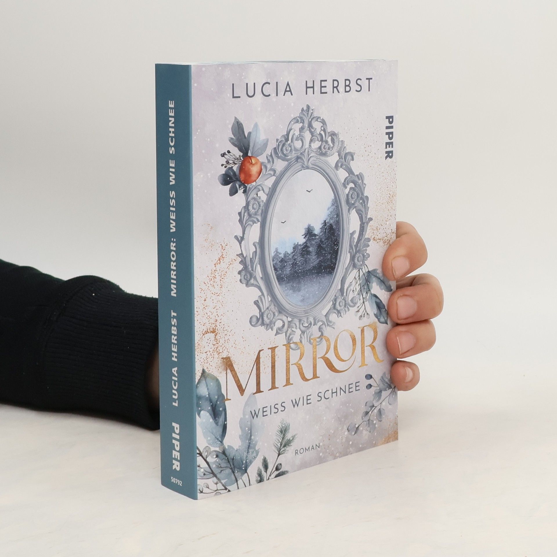 Lucia Herbst Mirror: Weiß wie Schnee