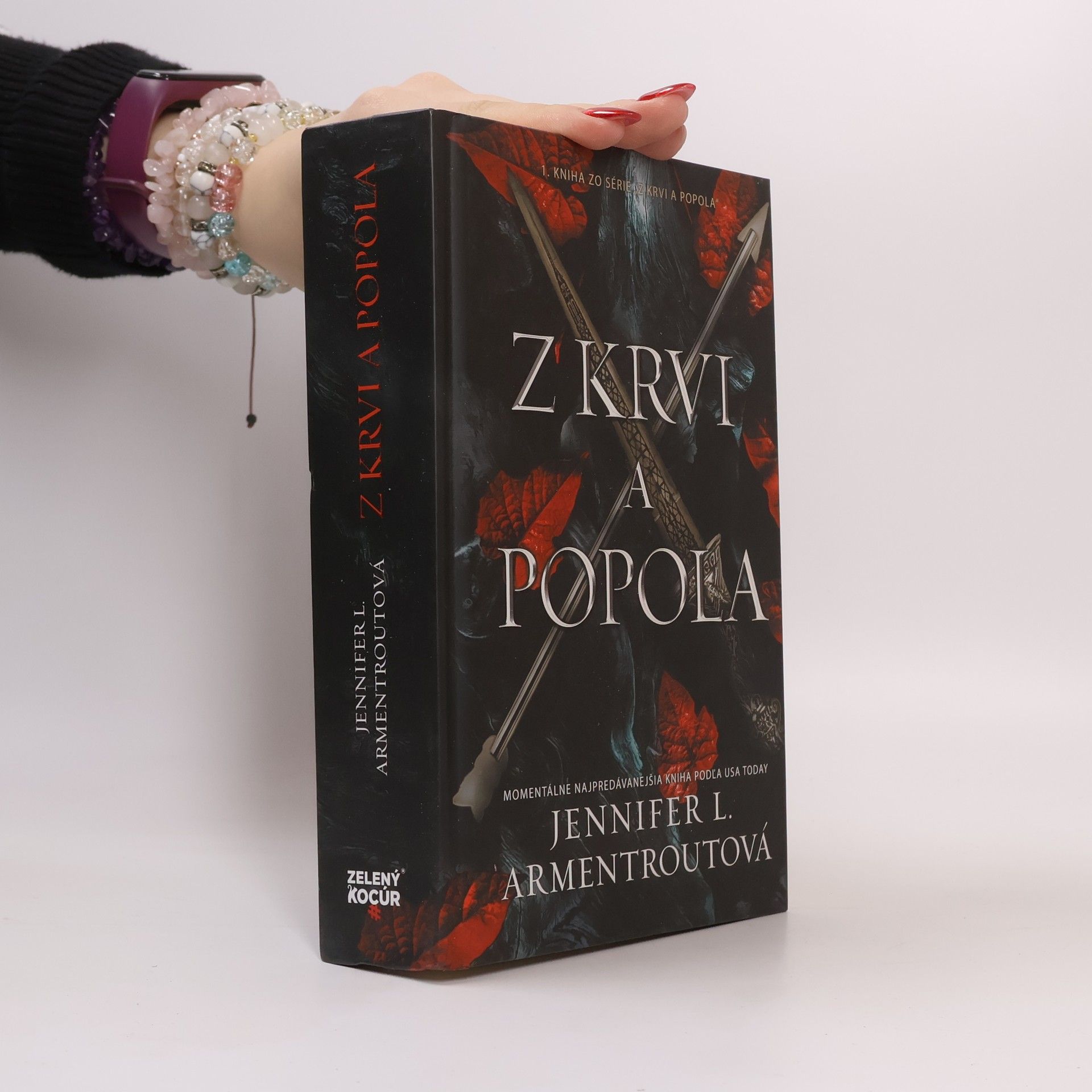 Jennifer L. Armentrout Z krvi popola