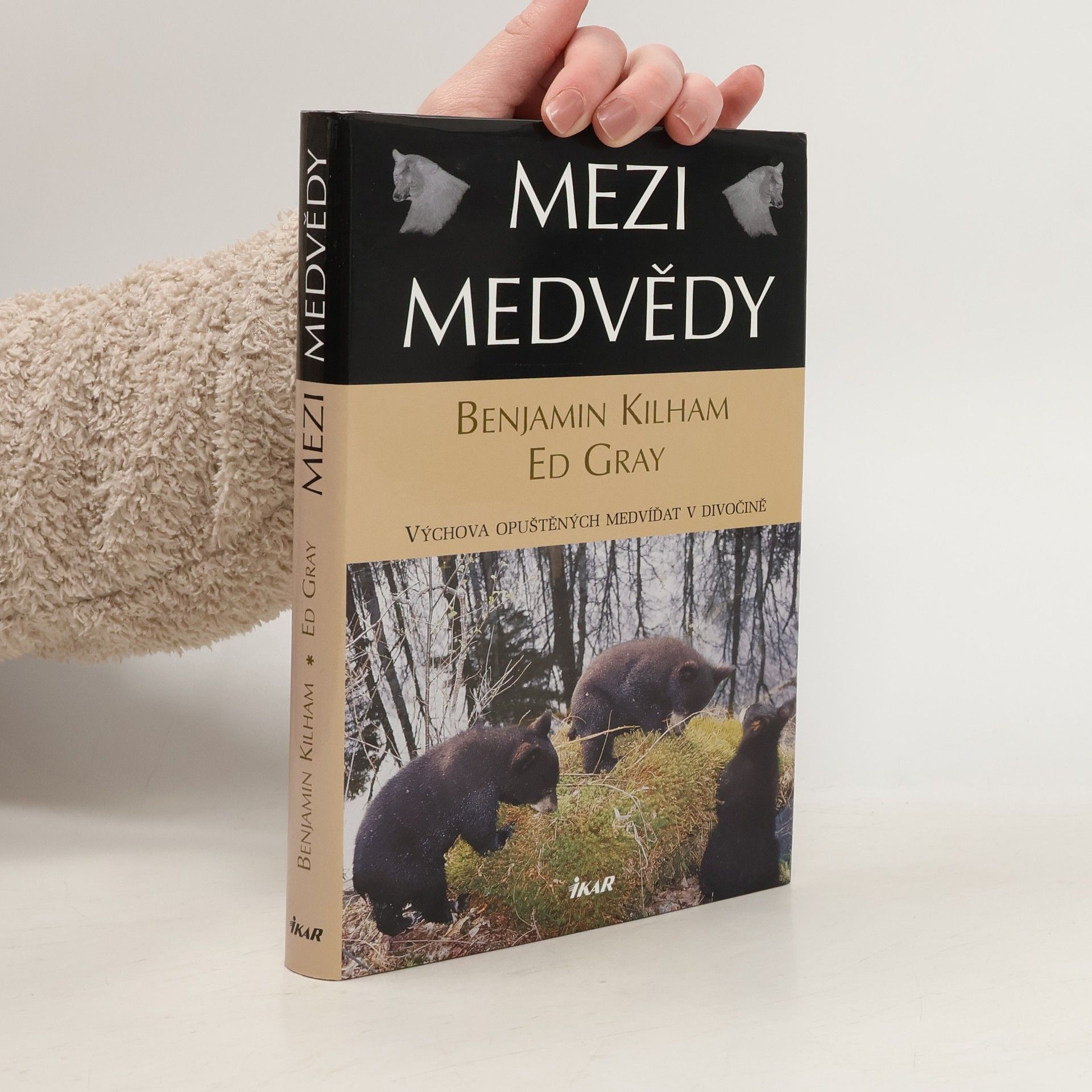 Benjamin Kilham Mezi medvědy. Výchova opuštěných medvíďat v divočině