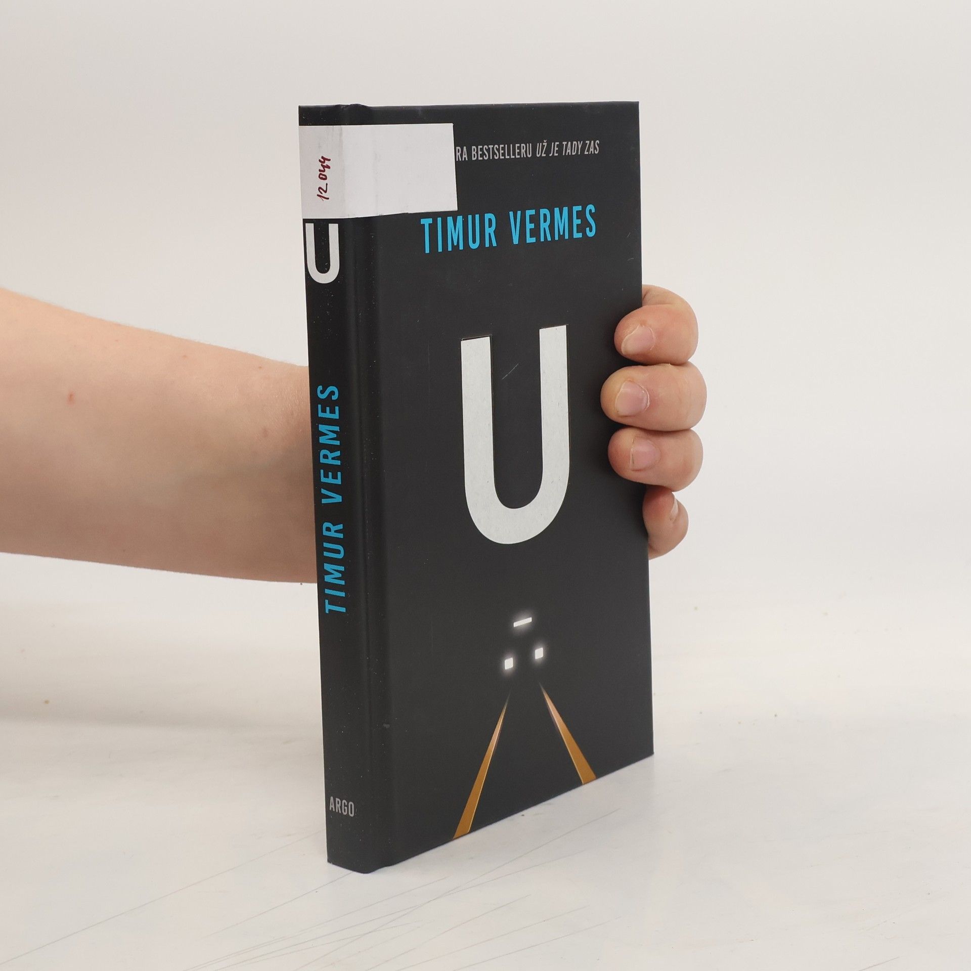 Timur Vermes U : ztraceni v metru