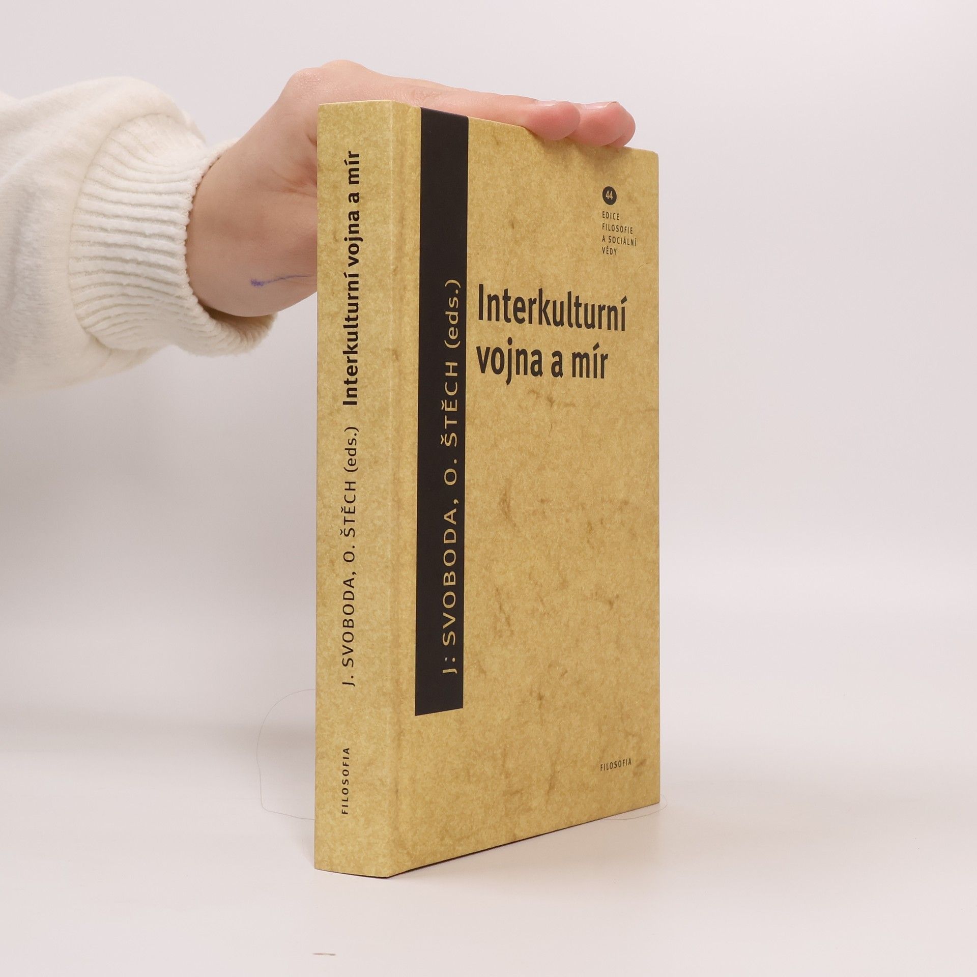 Interkulturní vojna a mír