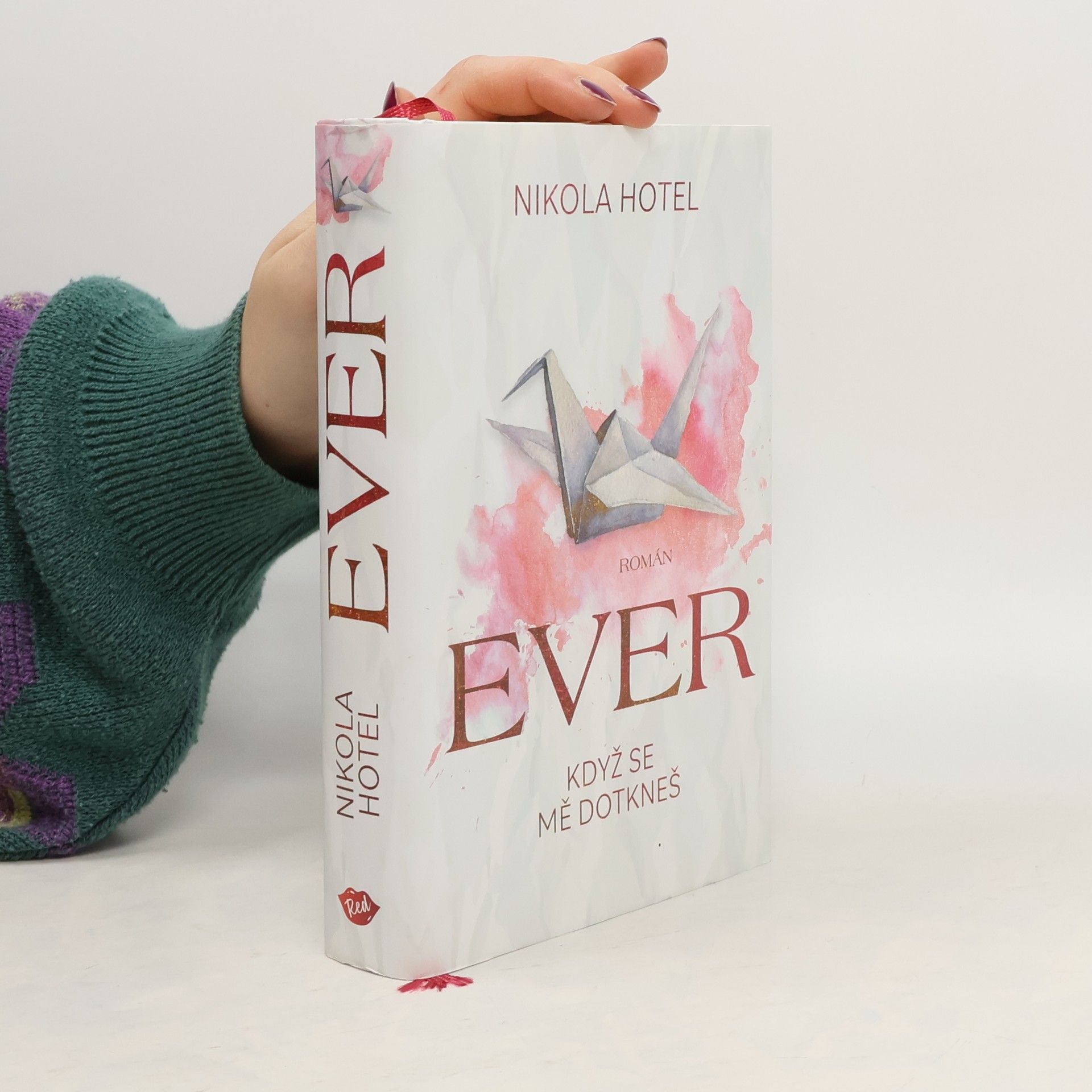 Nikola Hotel Ever : když se mě dotkneš
