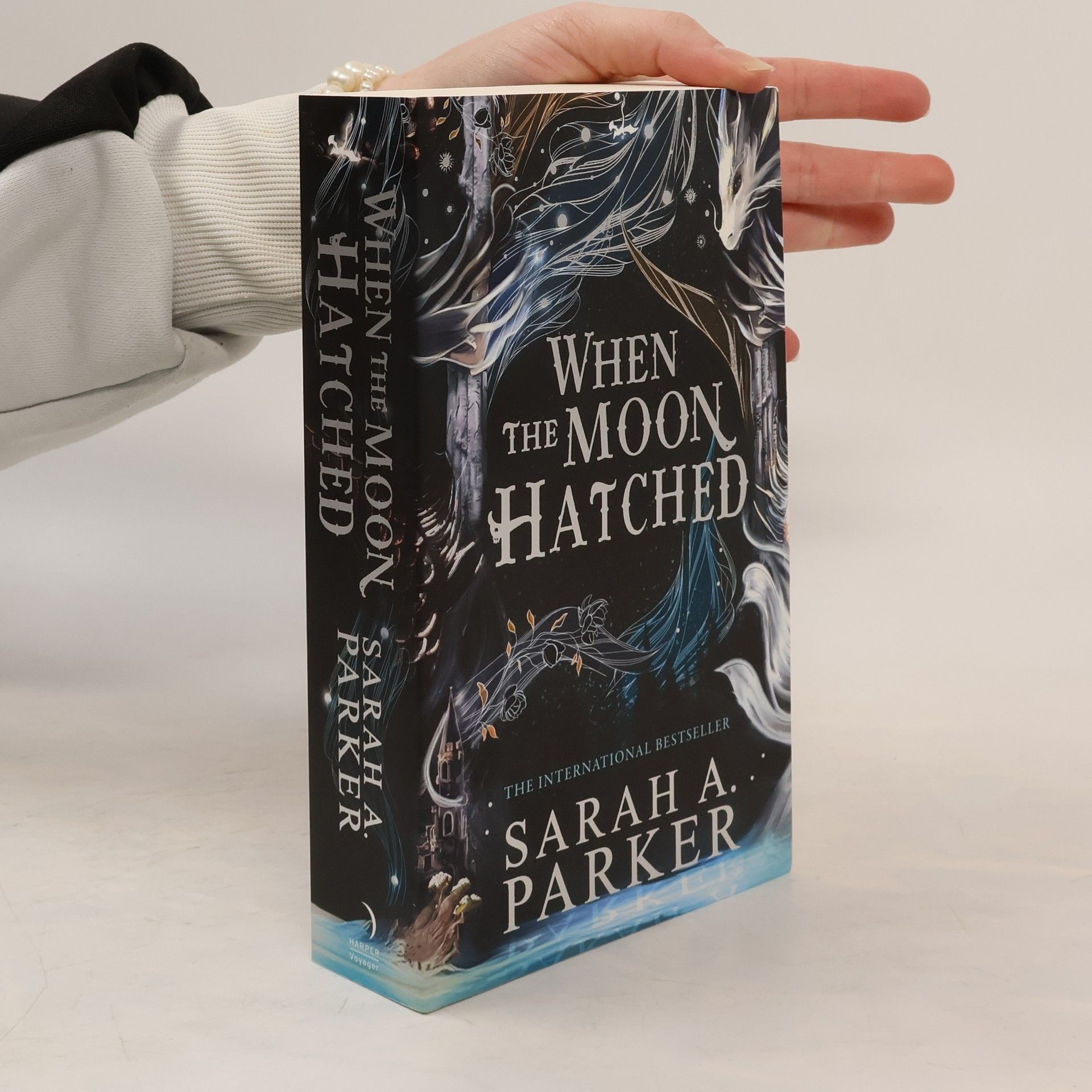 Sarah A. Parker When the Moon Hatched (The Moonfall Series, Book 1)