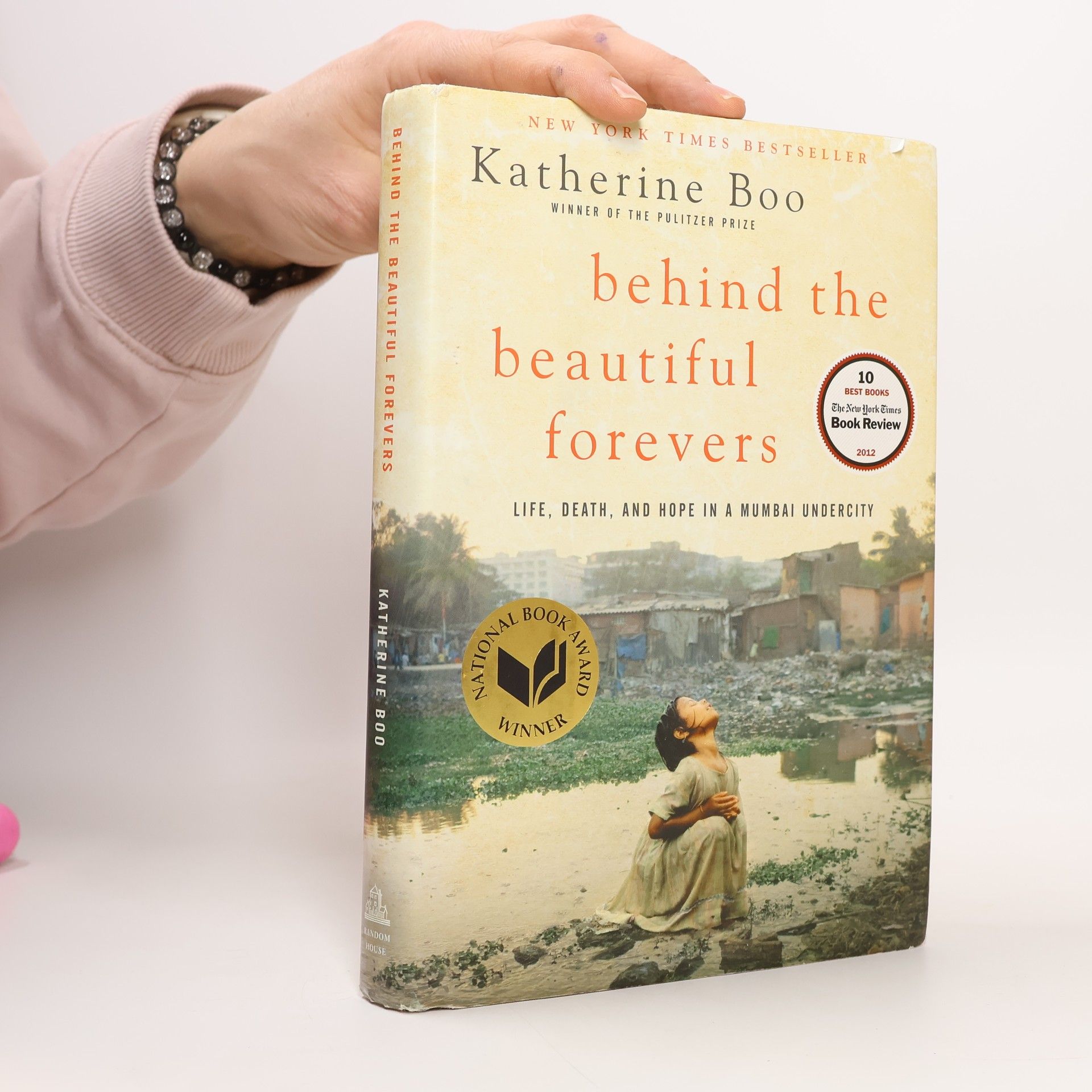 Katherine Boo Behind the Beautiful Forevers: Life, Death, and Hope in a Mumbai Undercity