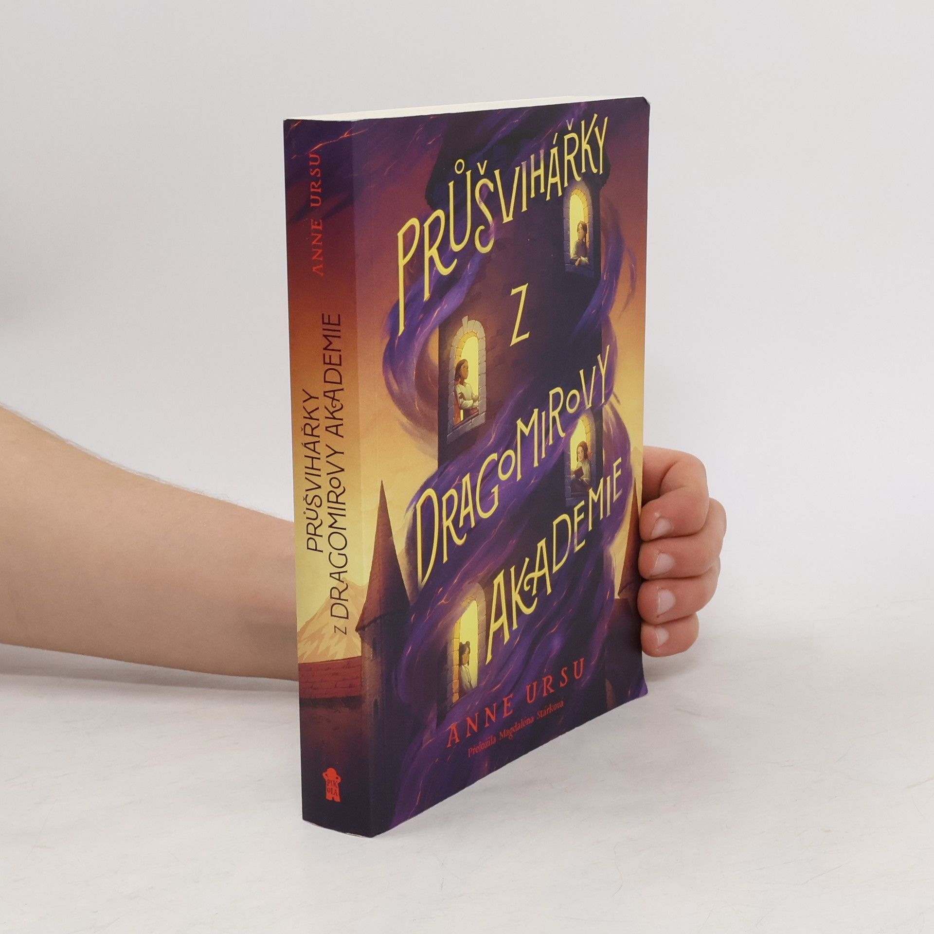 Anne Ursu Průšvihářky z Dragomirovy akademie