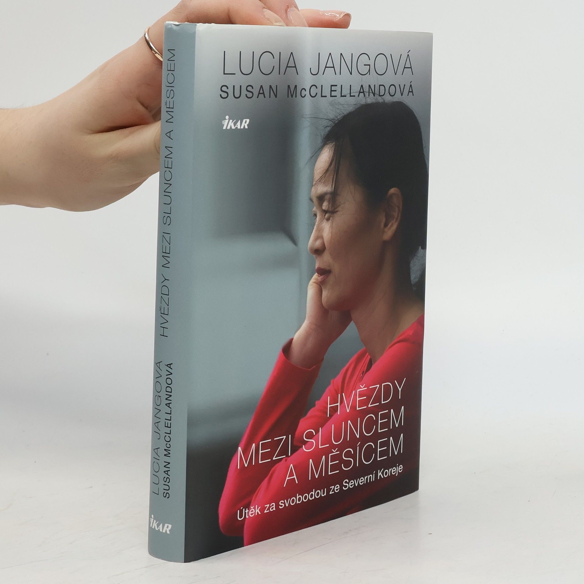 Lucia Jang Hvězdy mezi sluncem a měsícem : útěk za svobodou ze Severní Koreje