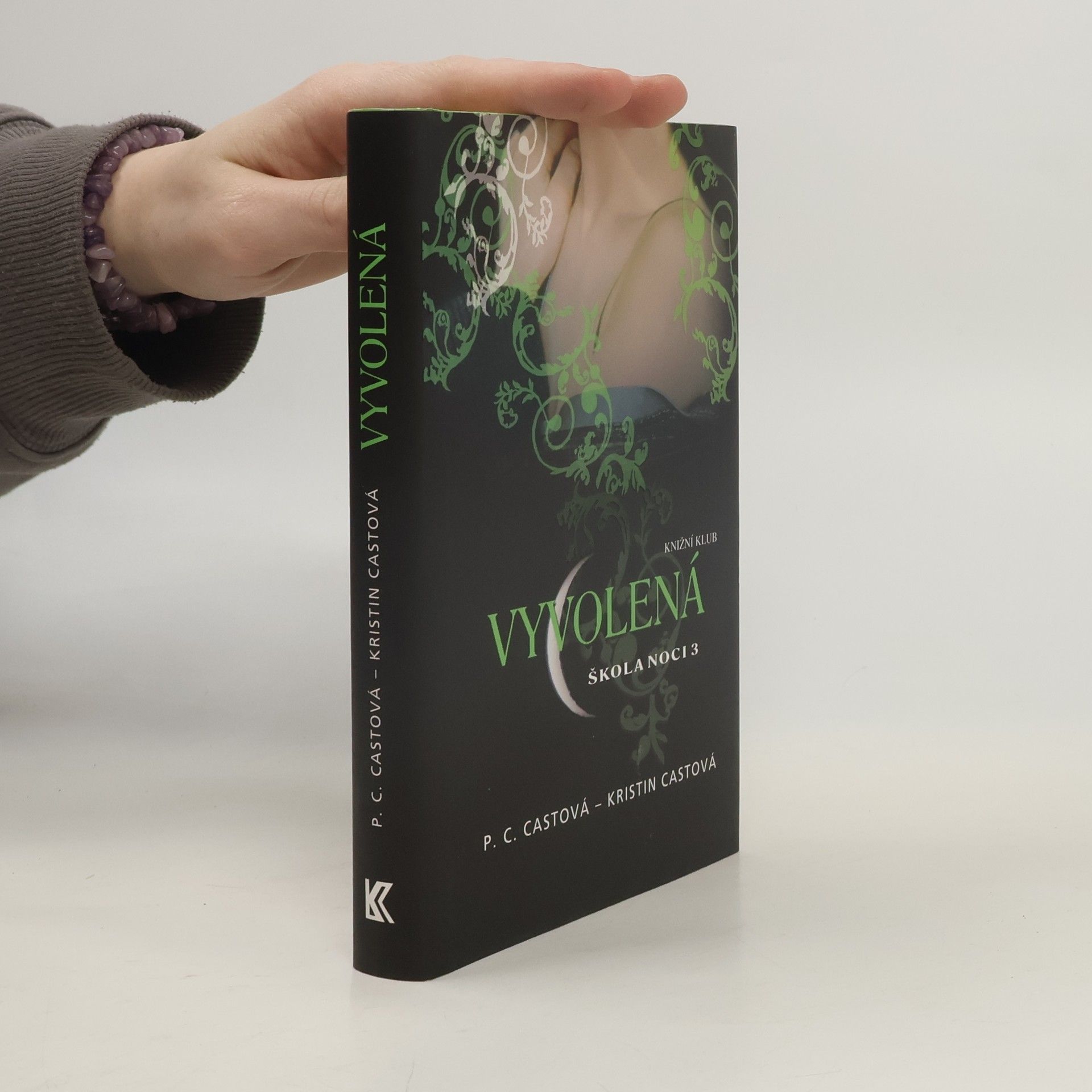 Phyllis Christine Cast Škola noci. 3, Vyvolená