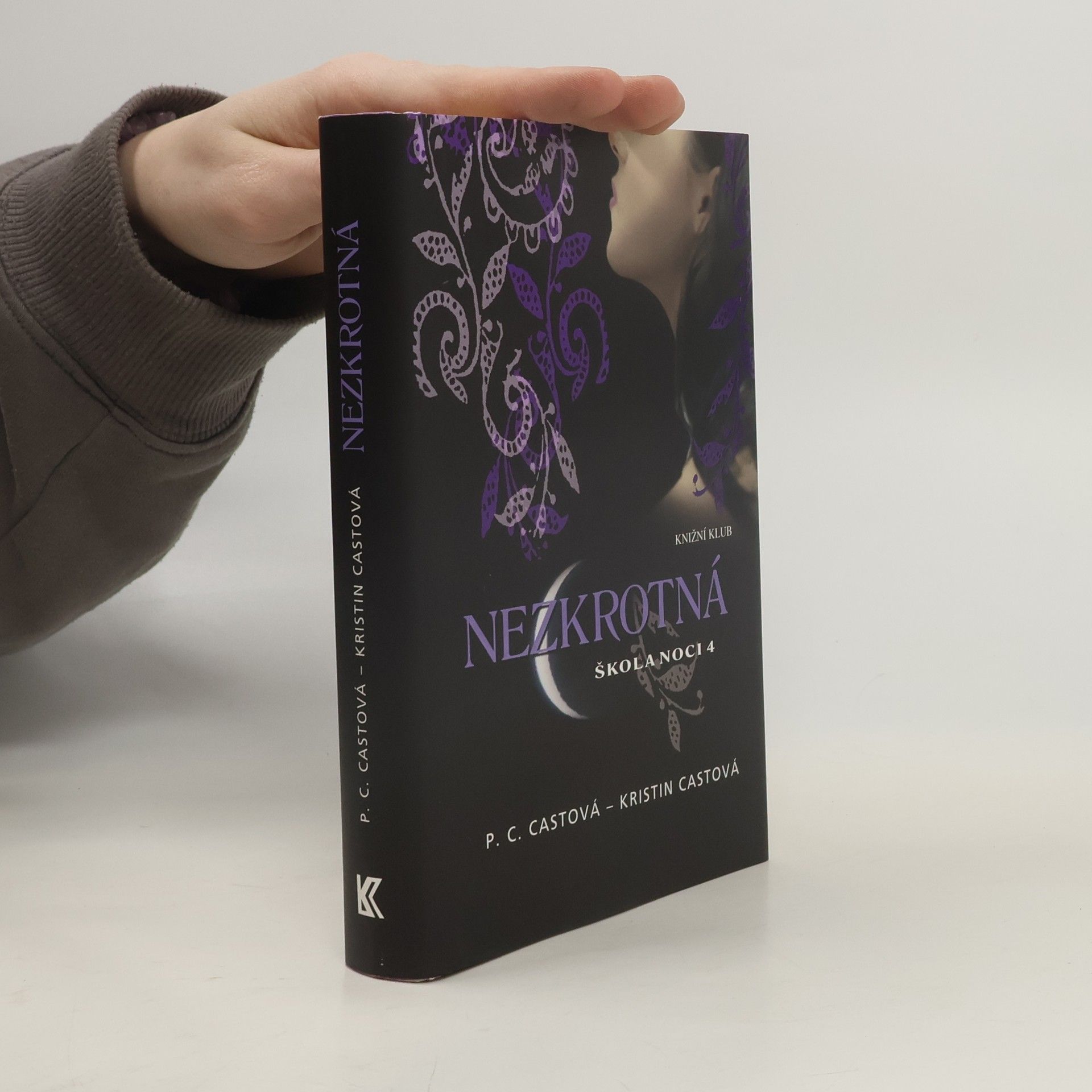 Phyllis Christine Cast Škola noci. 4, Nezkrotná