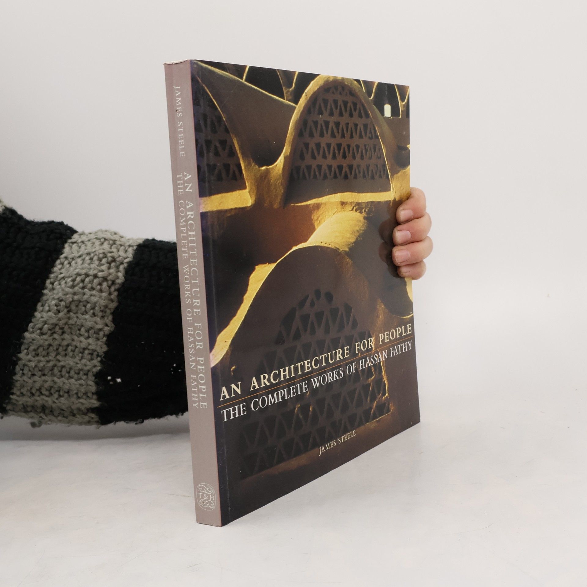 An architecture for people : the complete works of Hassan Fathy