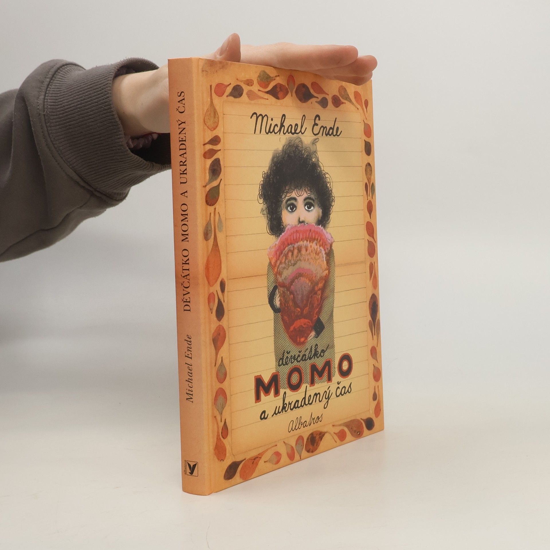 Michael Ende Děvčátko Momo a ukradený čas. Pohádkový román