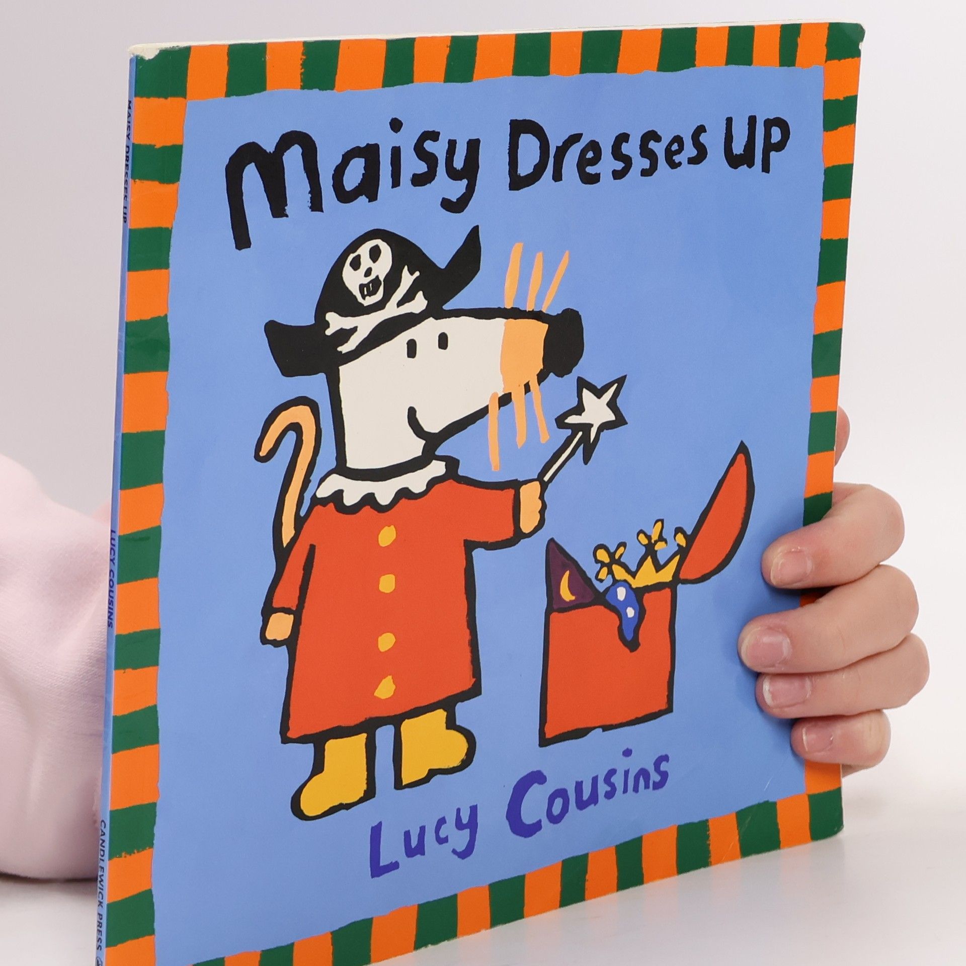 Lucy Cousins Maisy Dresses Up