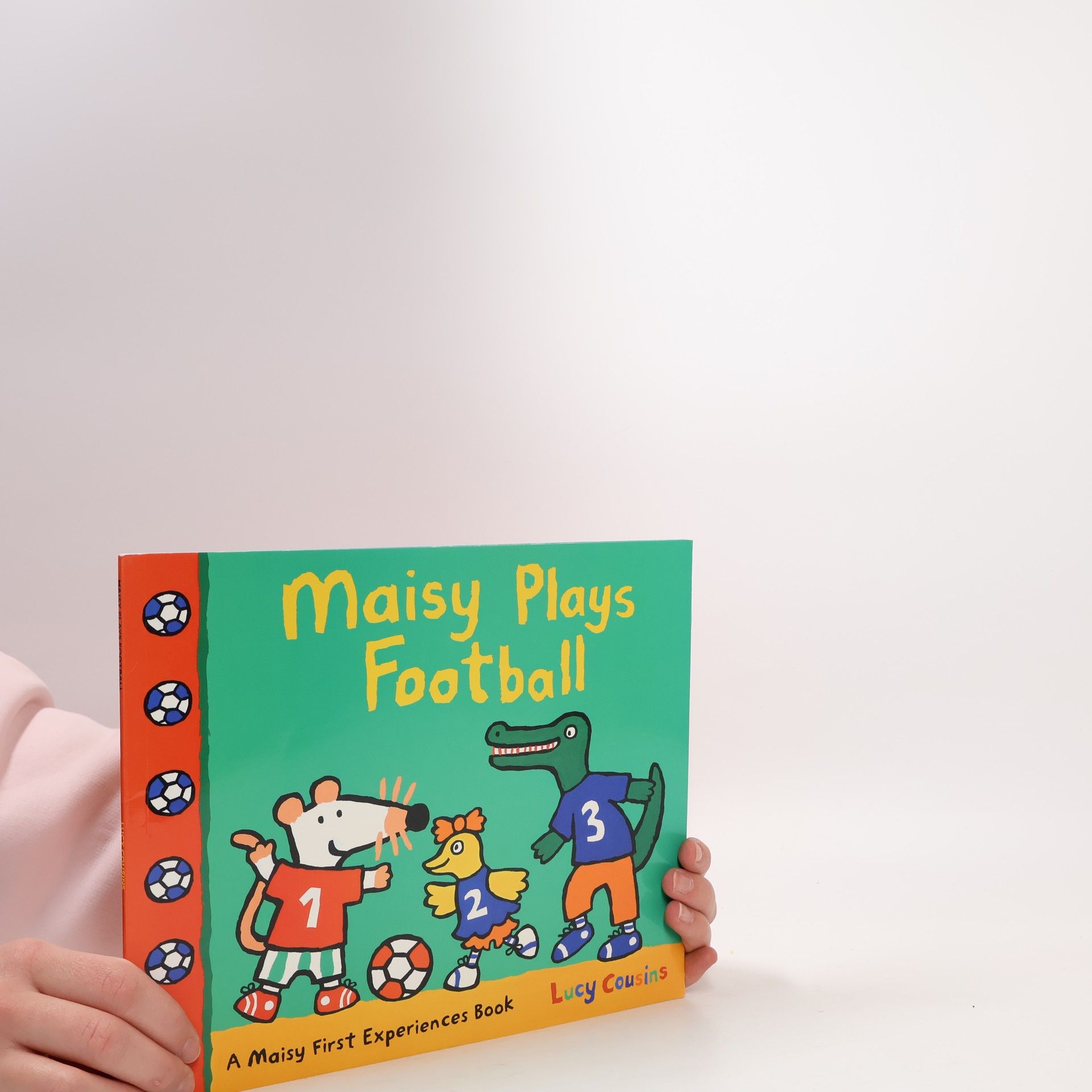 Maisy Plays Football