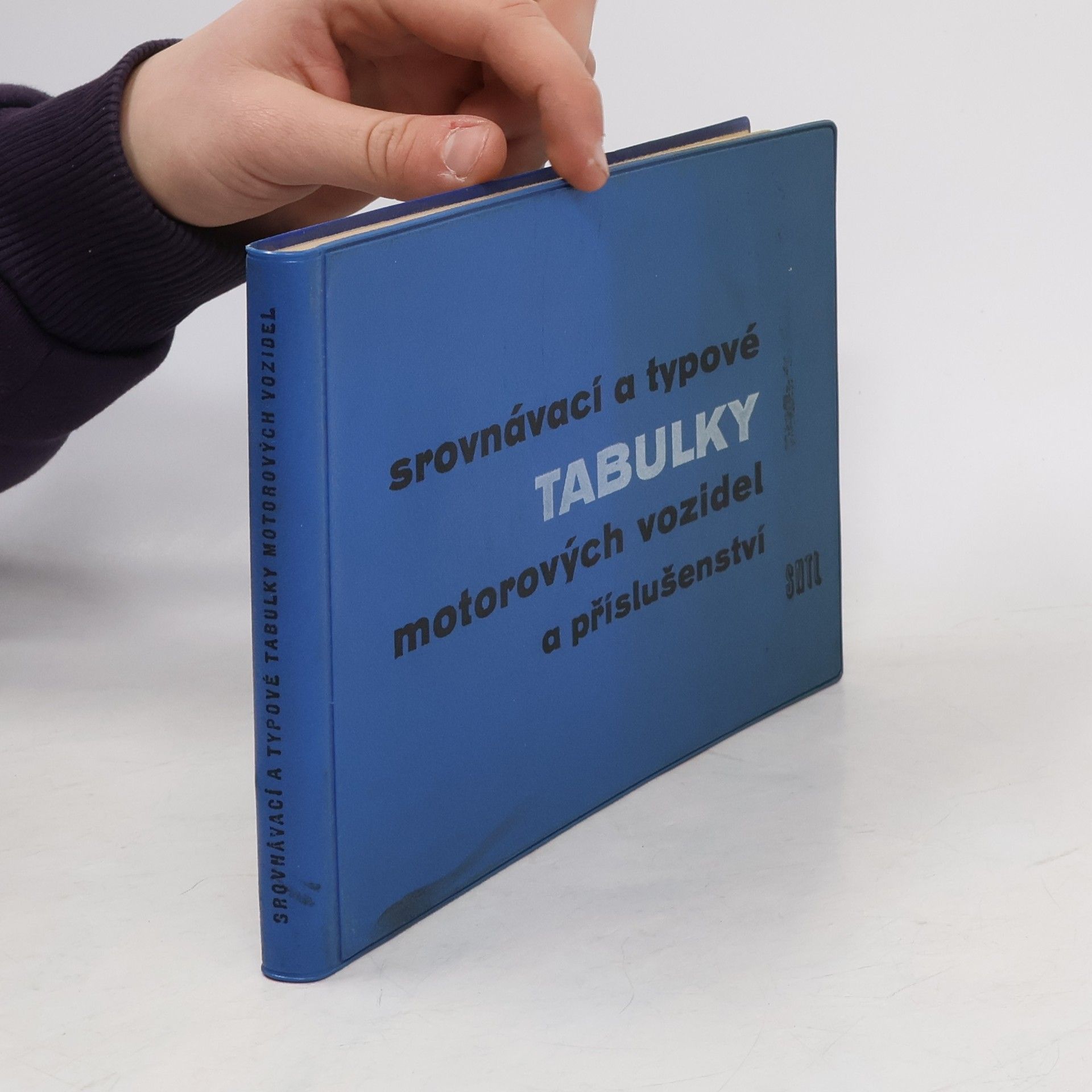 Autorenkollektiv Srovnávací a typové tabulky motorových vozidel a příslušenství : Určeno řidičům, opravářům, dopravním referentům