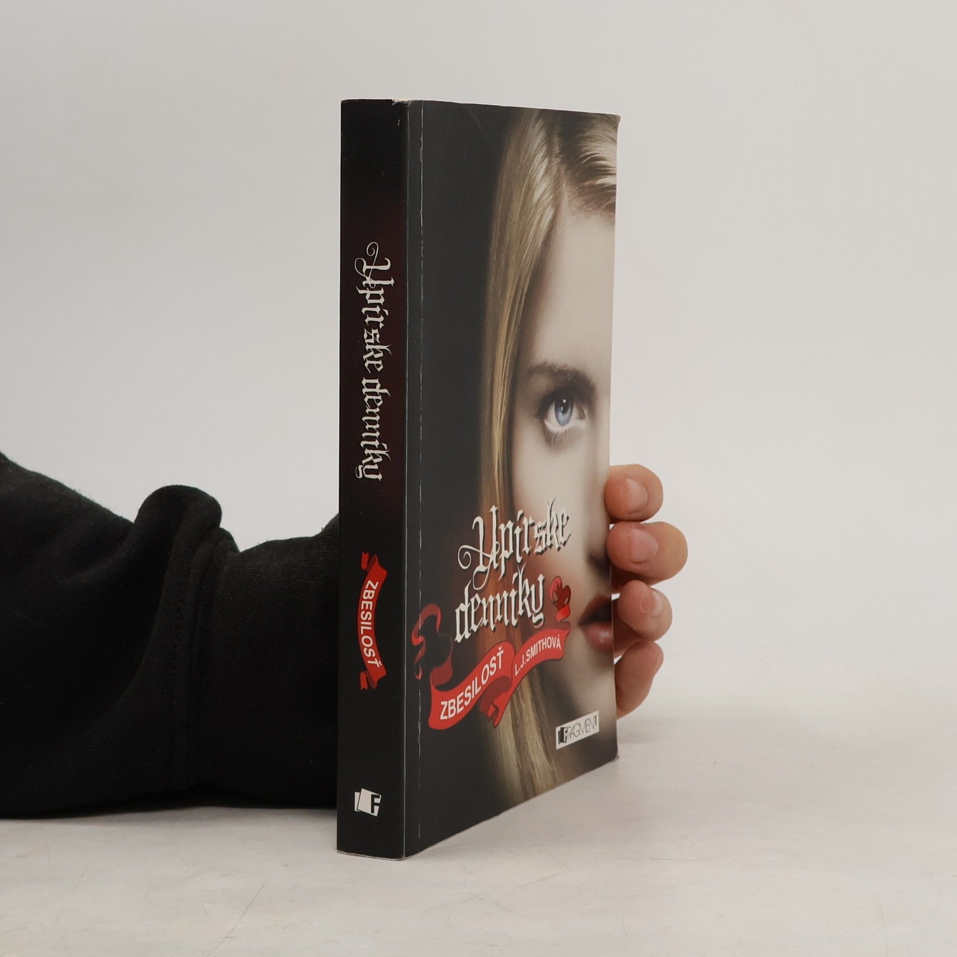 Lisa J. Smith Zbesilosť