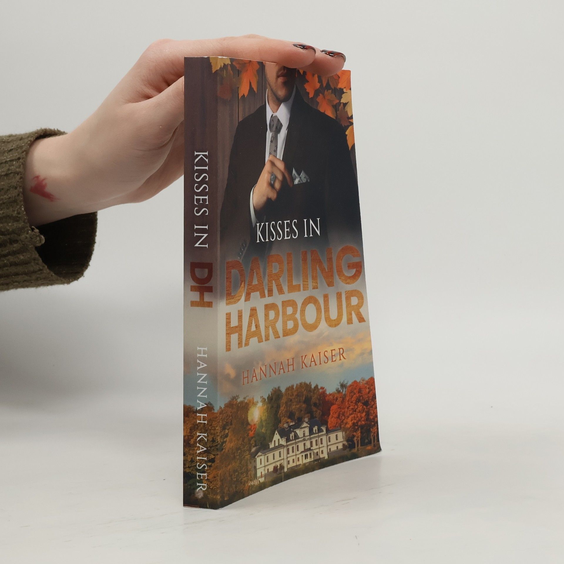 Kisses in Darling Harbour