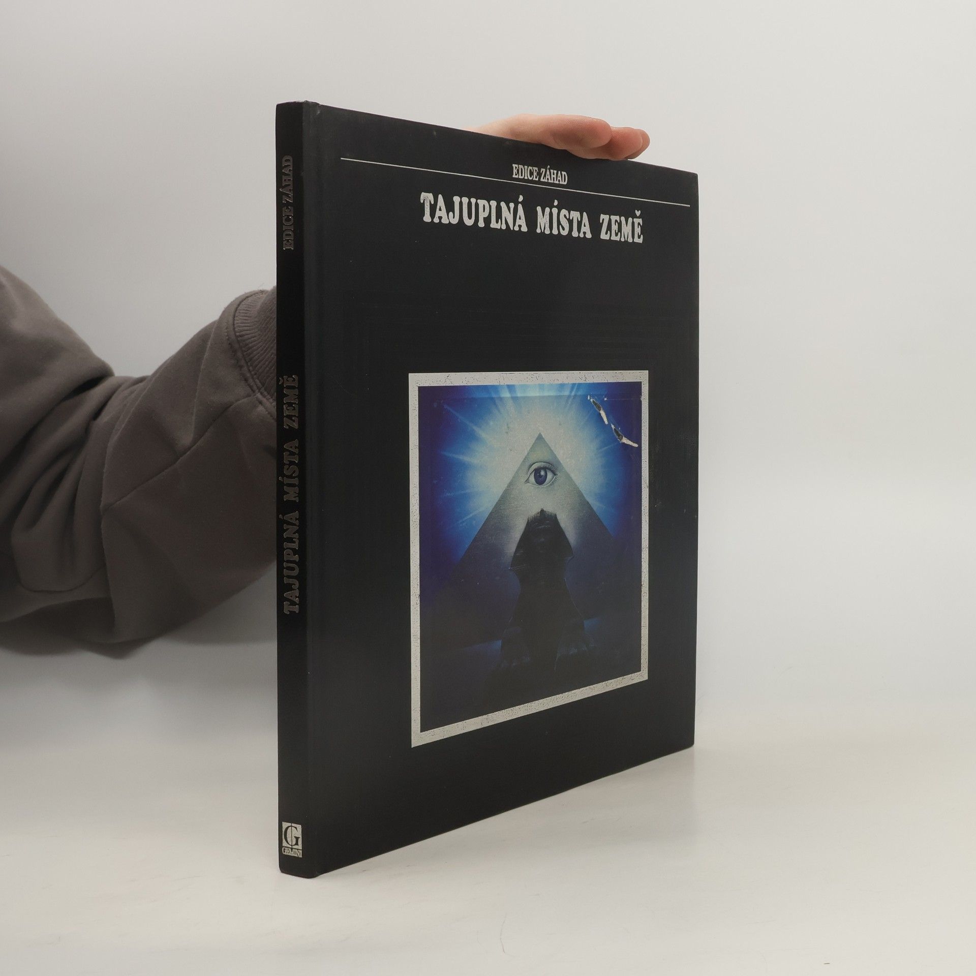 Various authors Tajuplná místa země