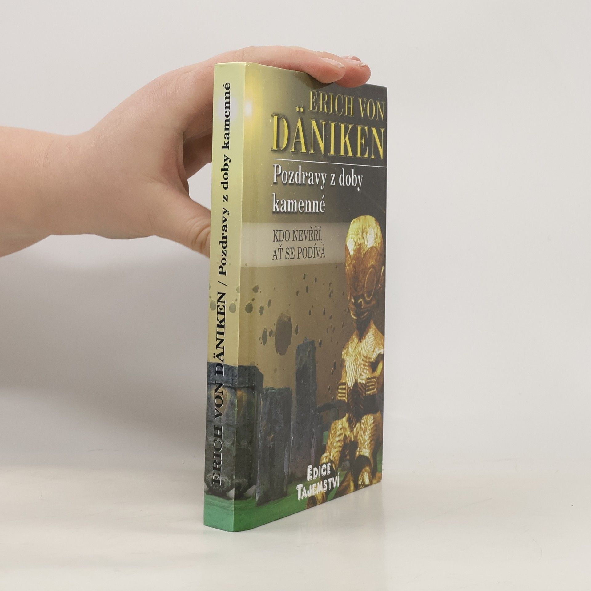 Erich von Däniken Pozdravy z doby kamenné. Kdo nevěří, ať se podívá