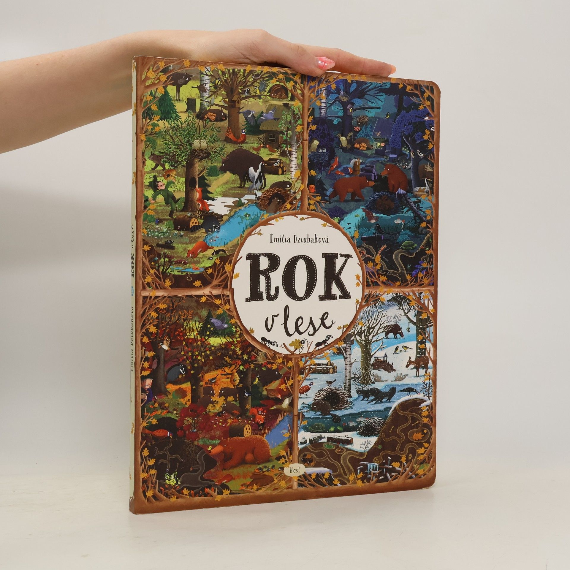 Emilia Dziubak Rok v lese