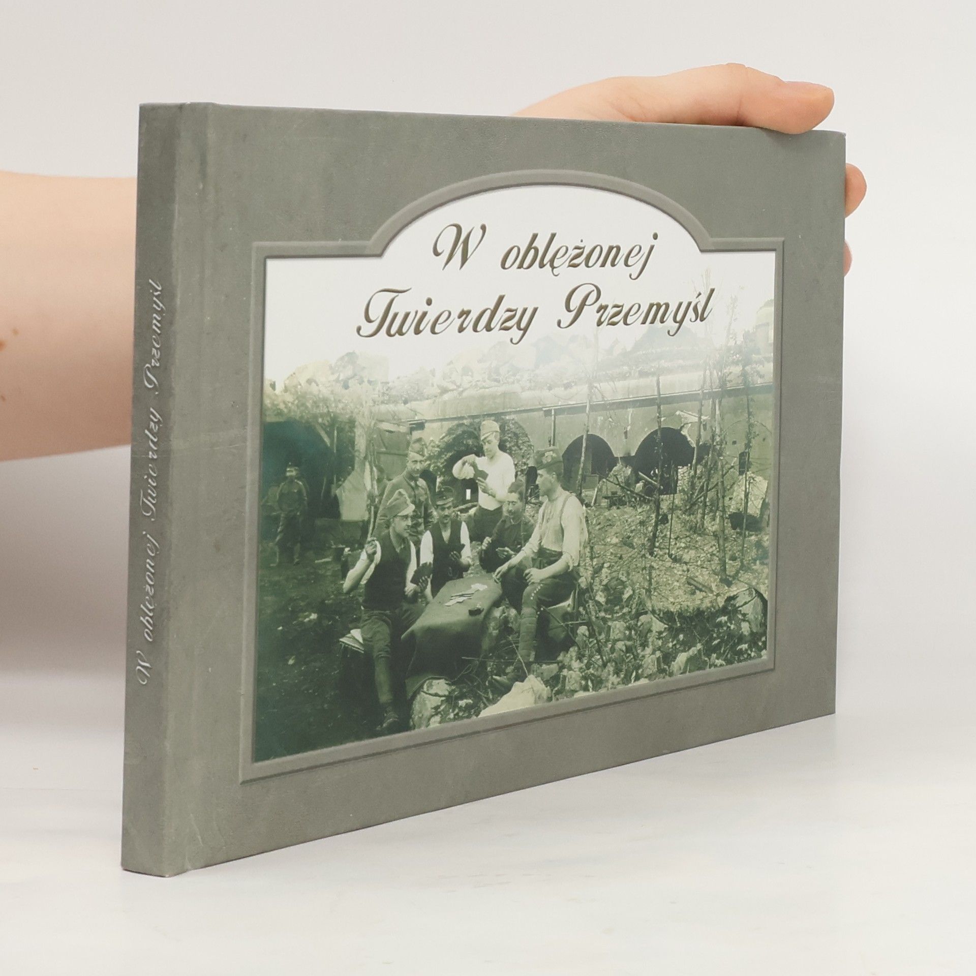 Dariusz Hop W oble̜żonej twierdzy Przemyśl