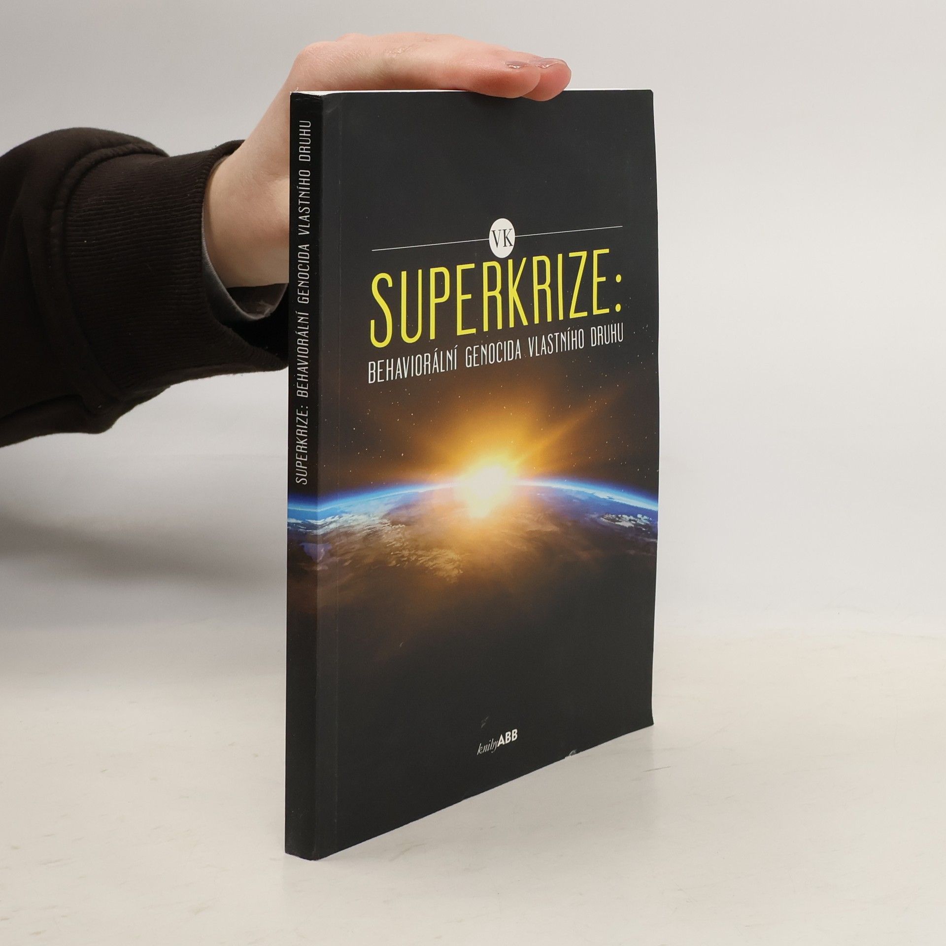 VK Superkrize: behaviorální genocida vlastního druhu